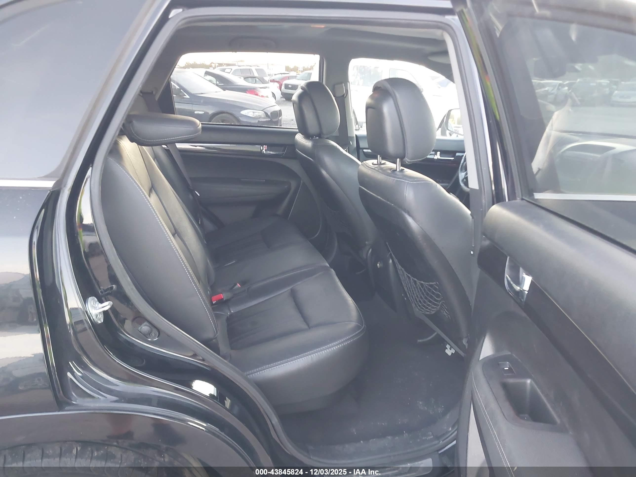 KIA SORENTO image 8