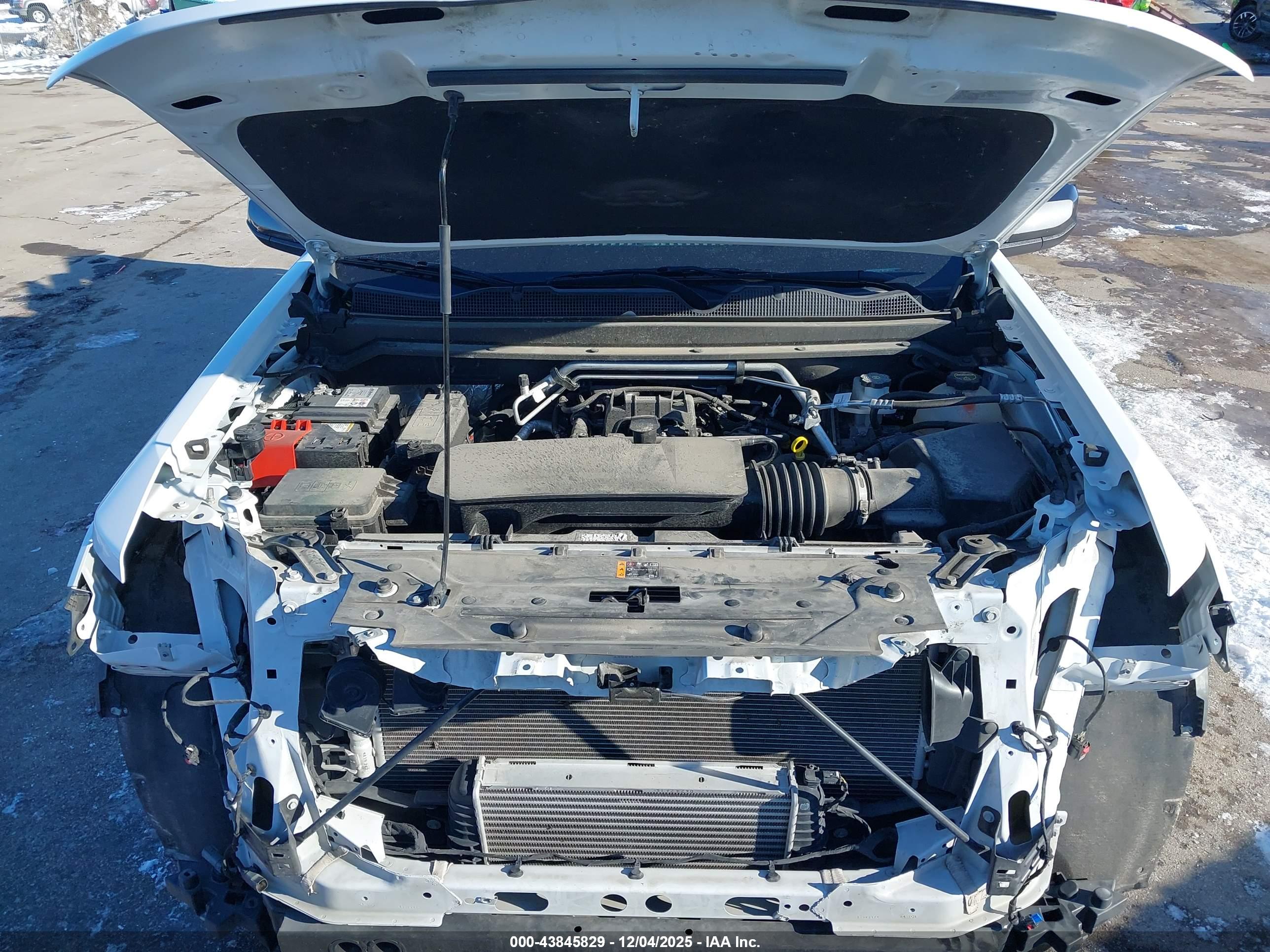 CHEVROLET COLORADO image 10