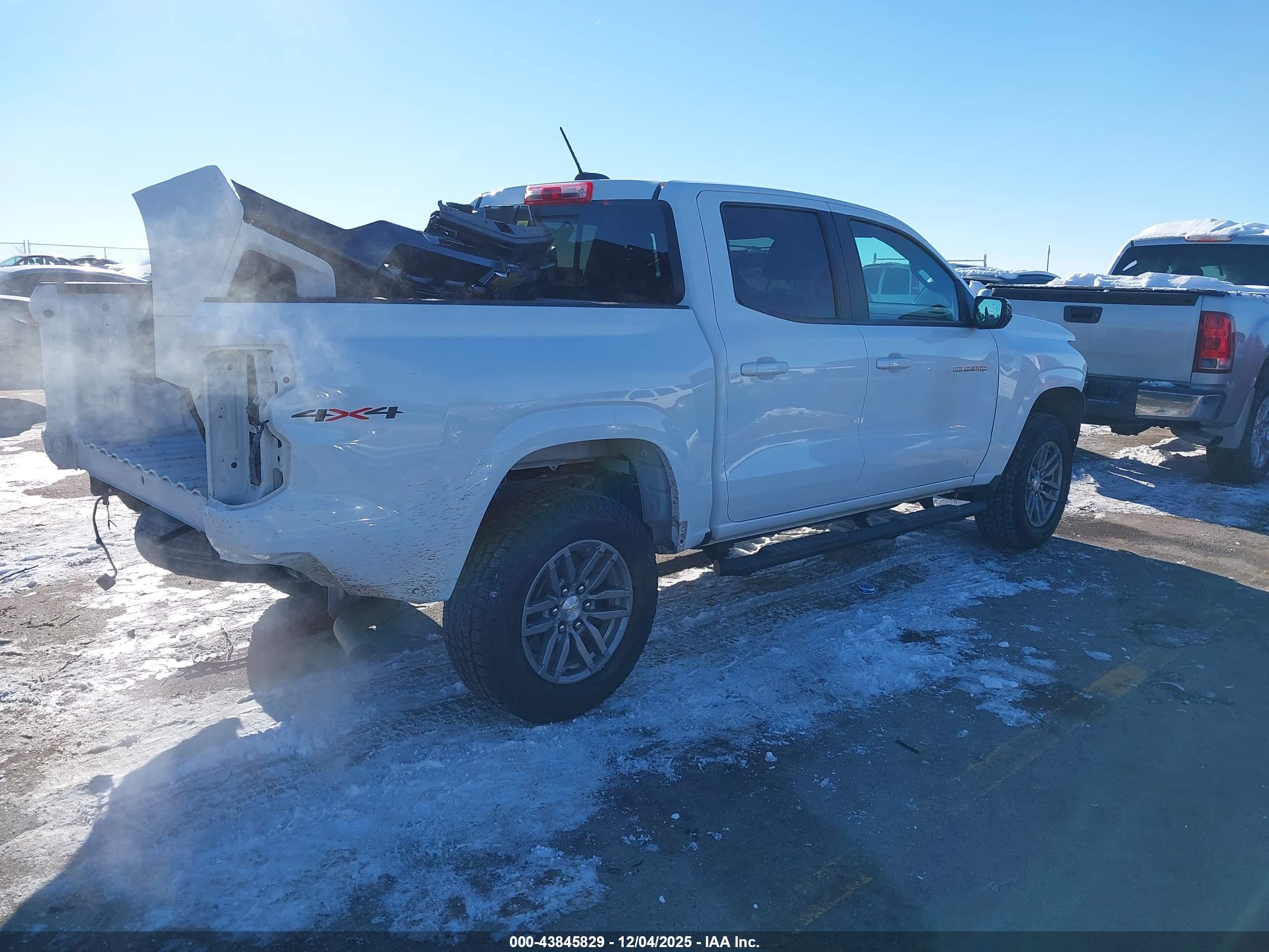 CHEVROLET COLORADO image 4