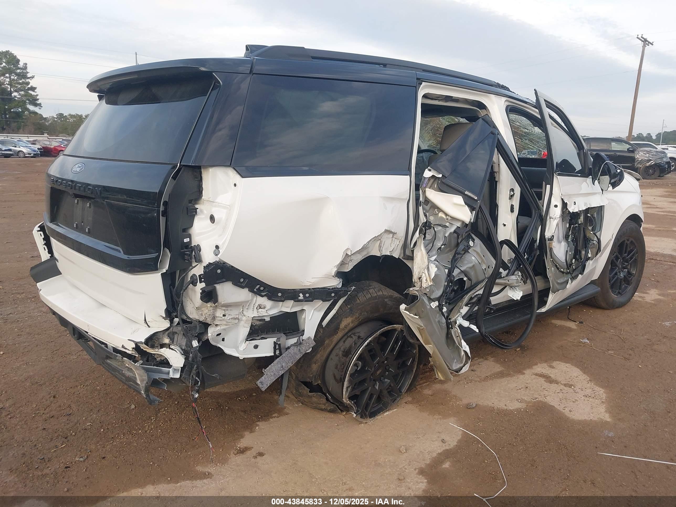 FORD EXPEDITION image 4
