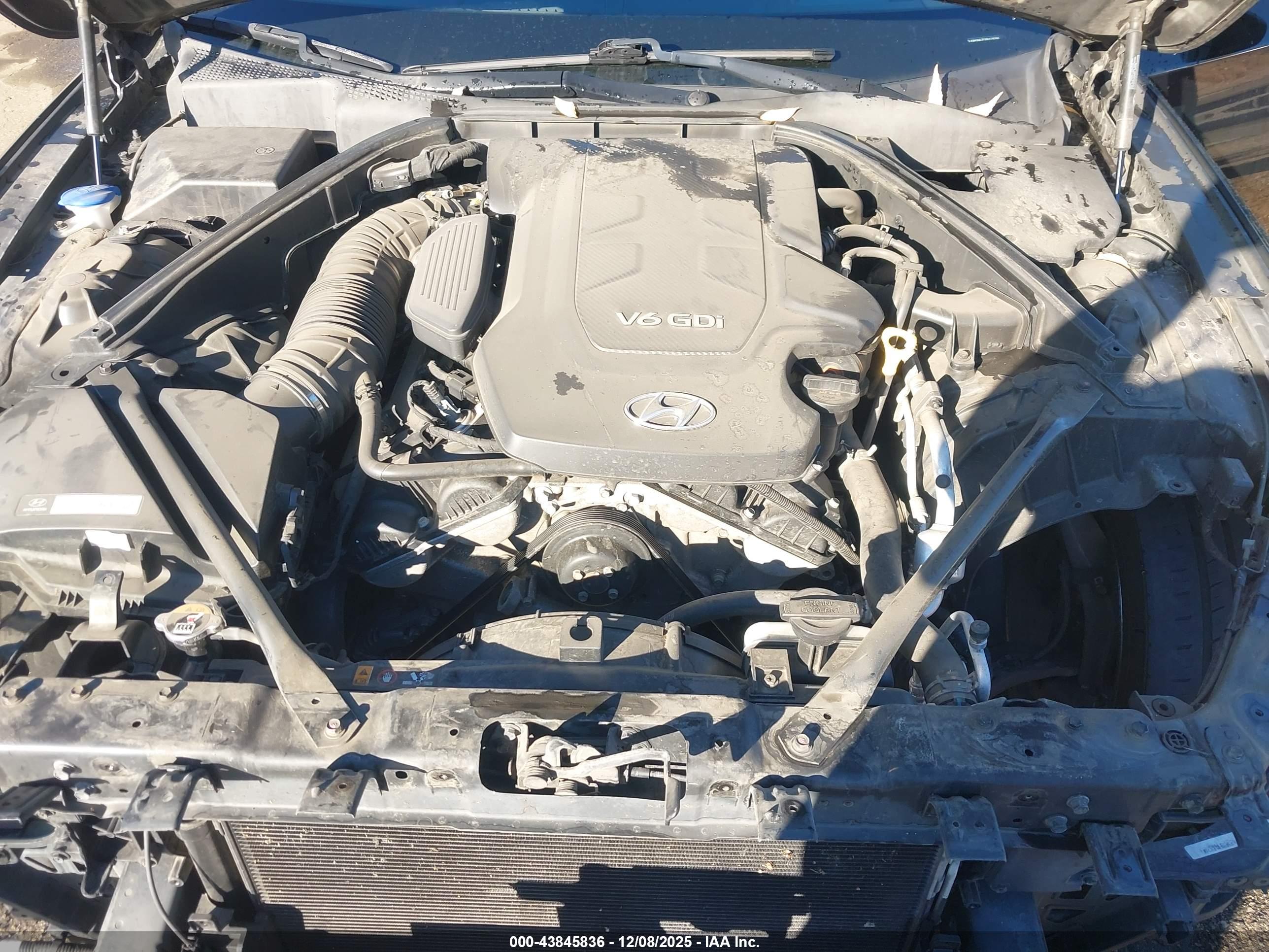 HYUNDAI GENESIS image 10