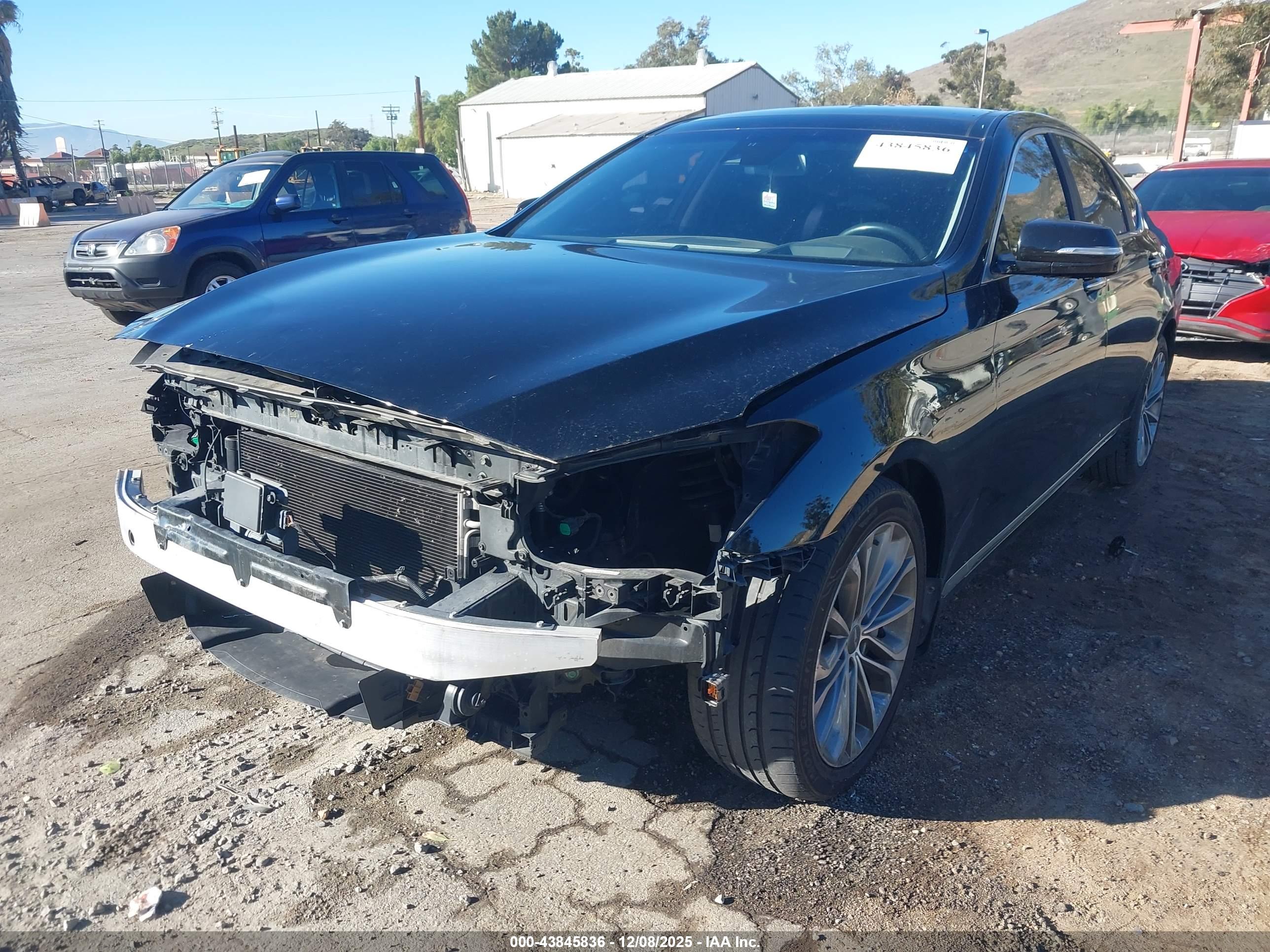 HYUNDAI GENESIS image 2