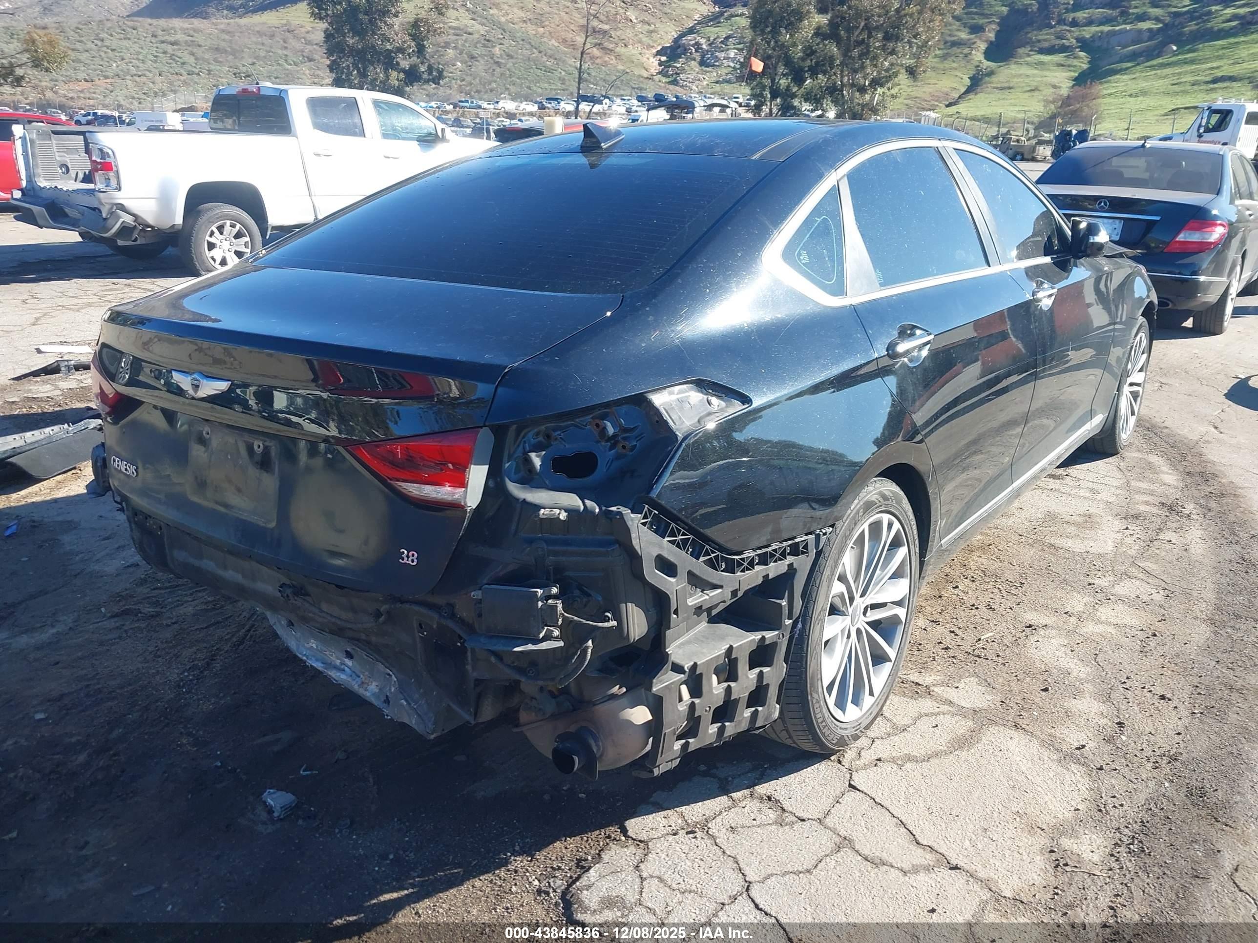 HYUNDAI GENESIS image 4