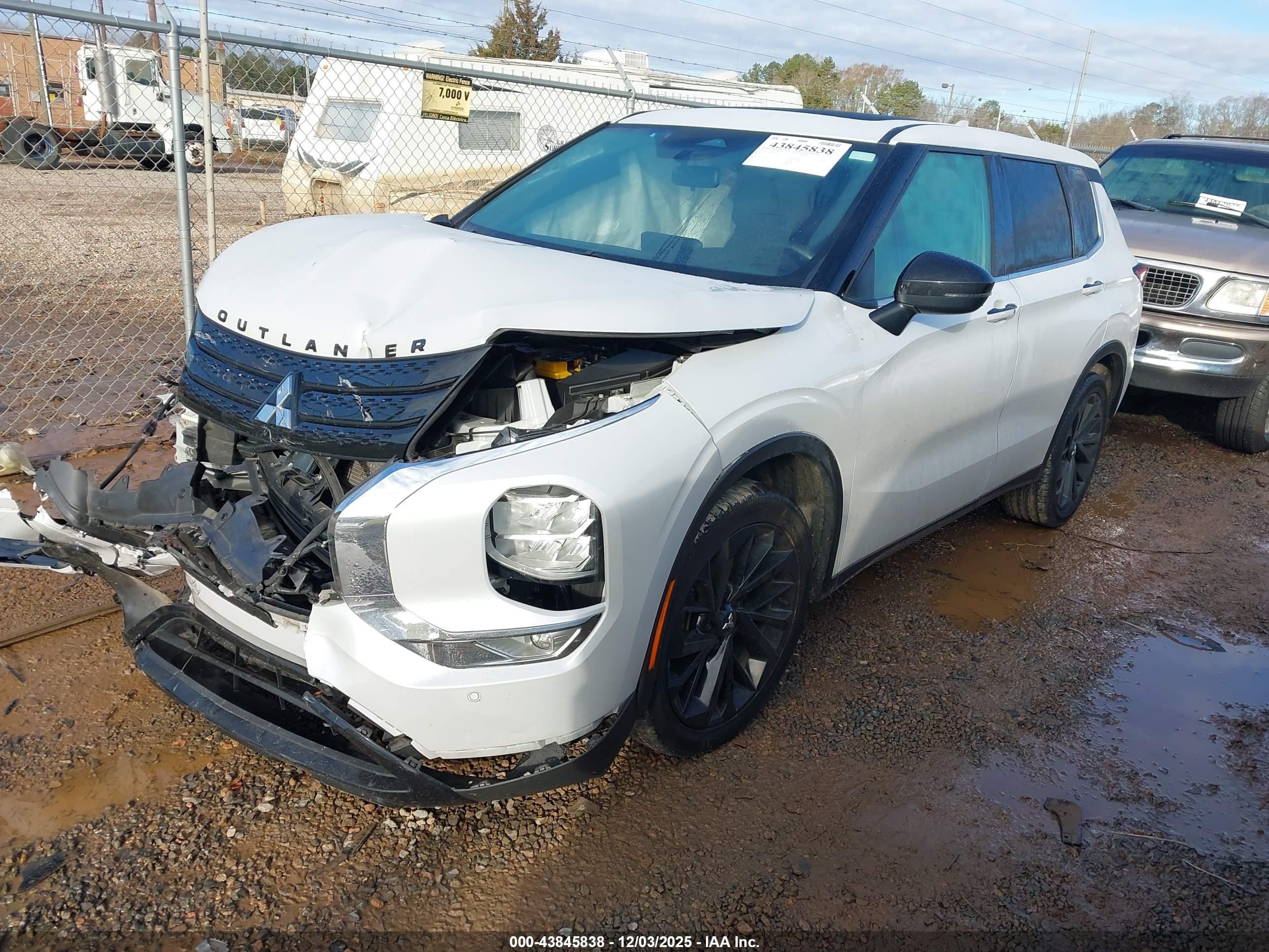 MITSUBISHI OUTLANDER image 2