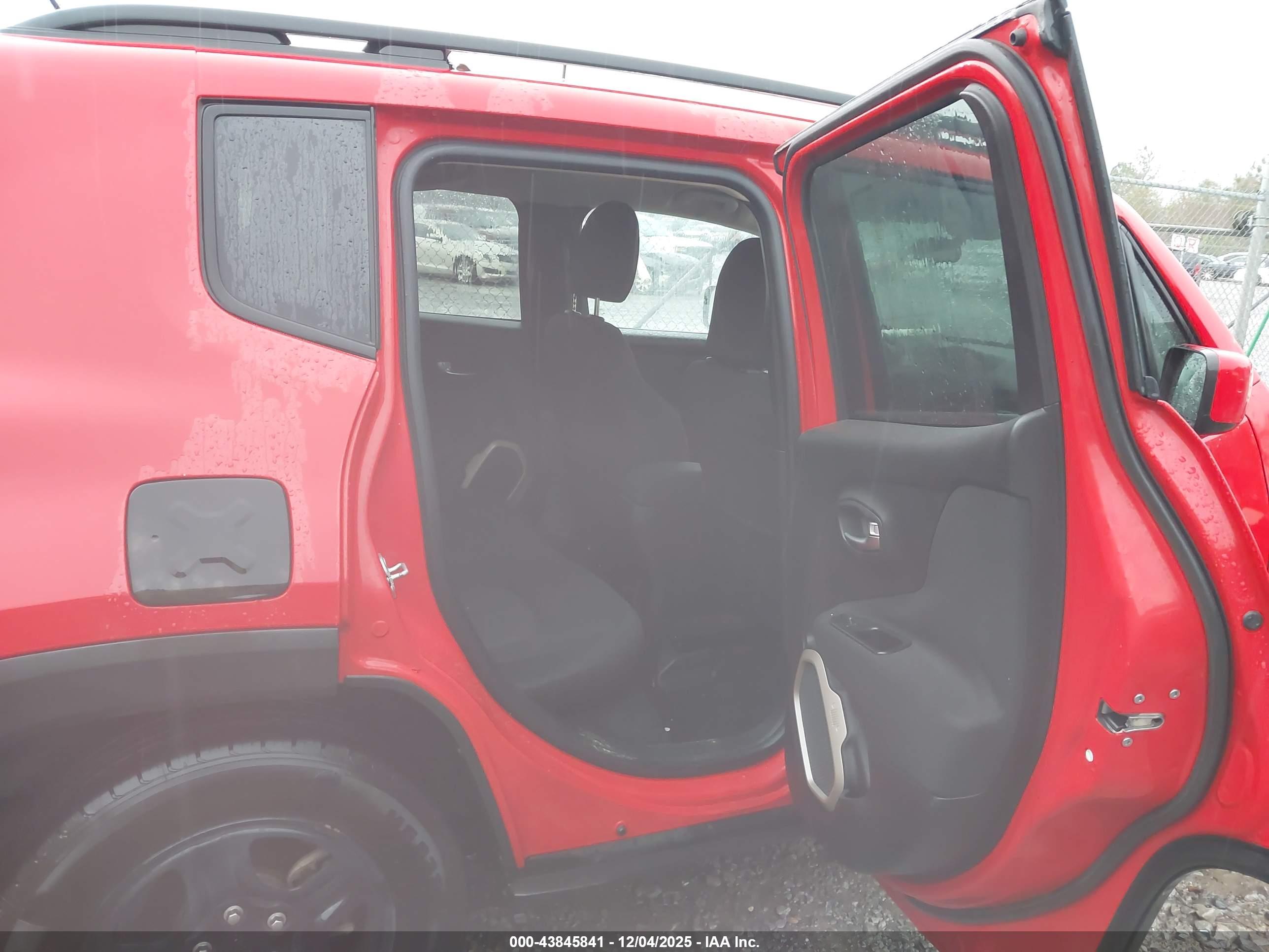 JEEP RENEGADE image 8