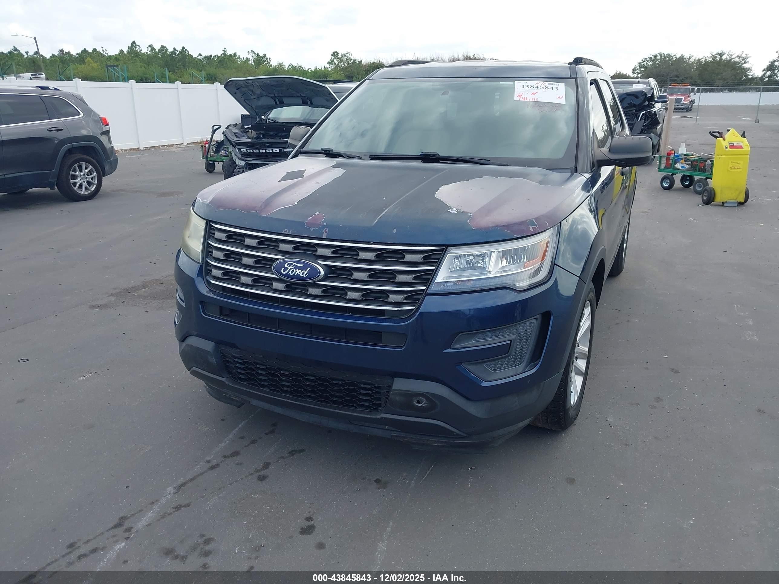 FORD EXPLORER image 2