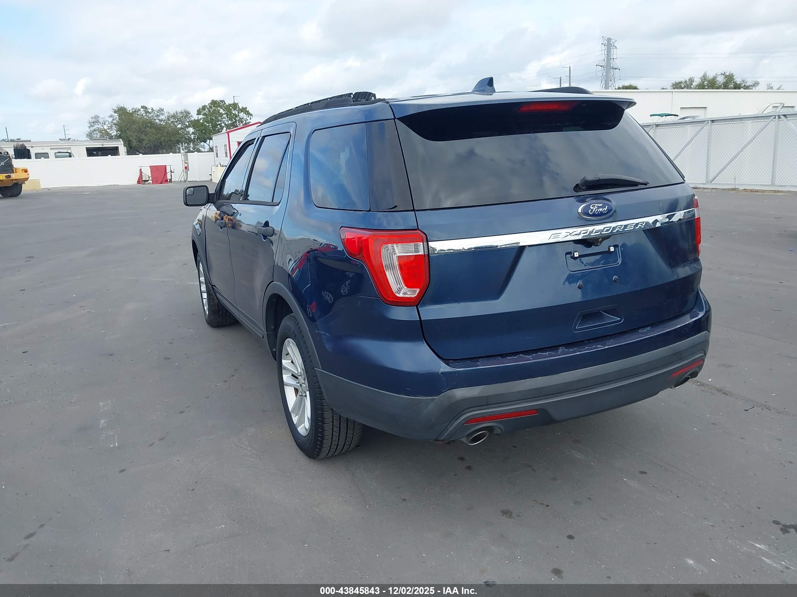 FORD EXPLORER image 3