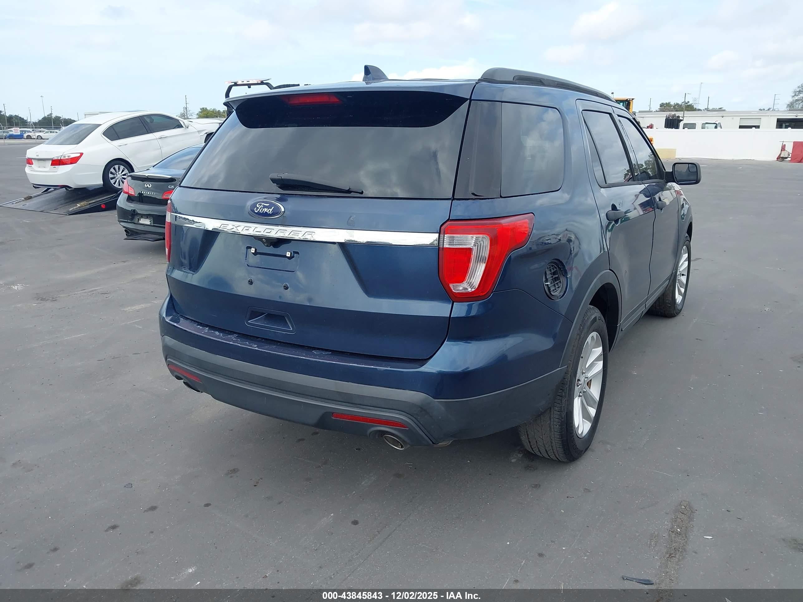 FORD EXPLORER image 4