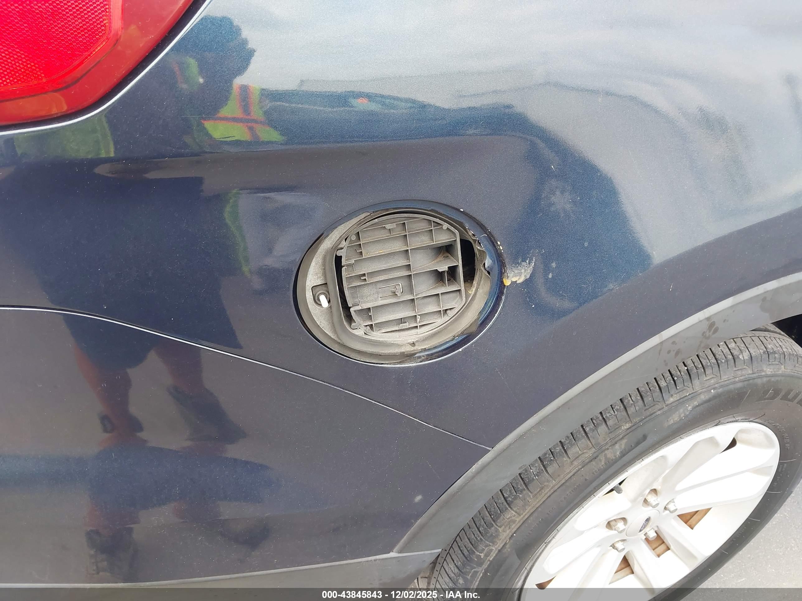 FORD EXPLORER image 6