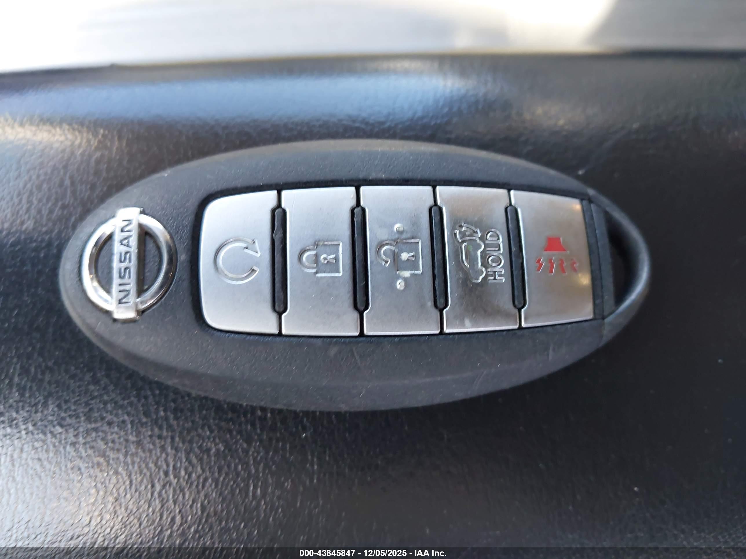 NISSAN MURANO image 11