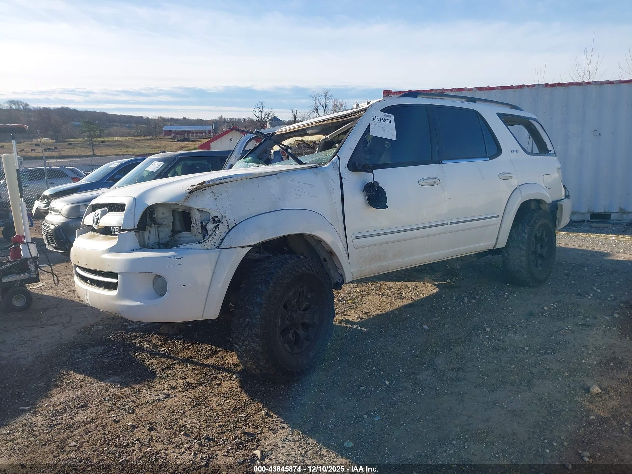 TOYOTA SEQUOIA image 2
