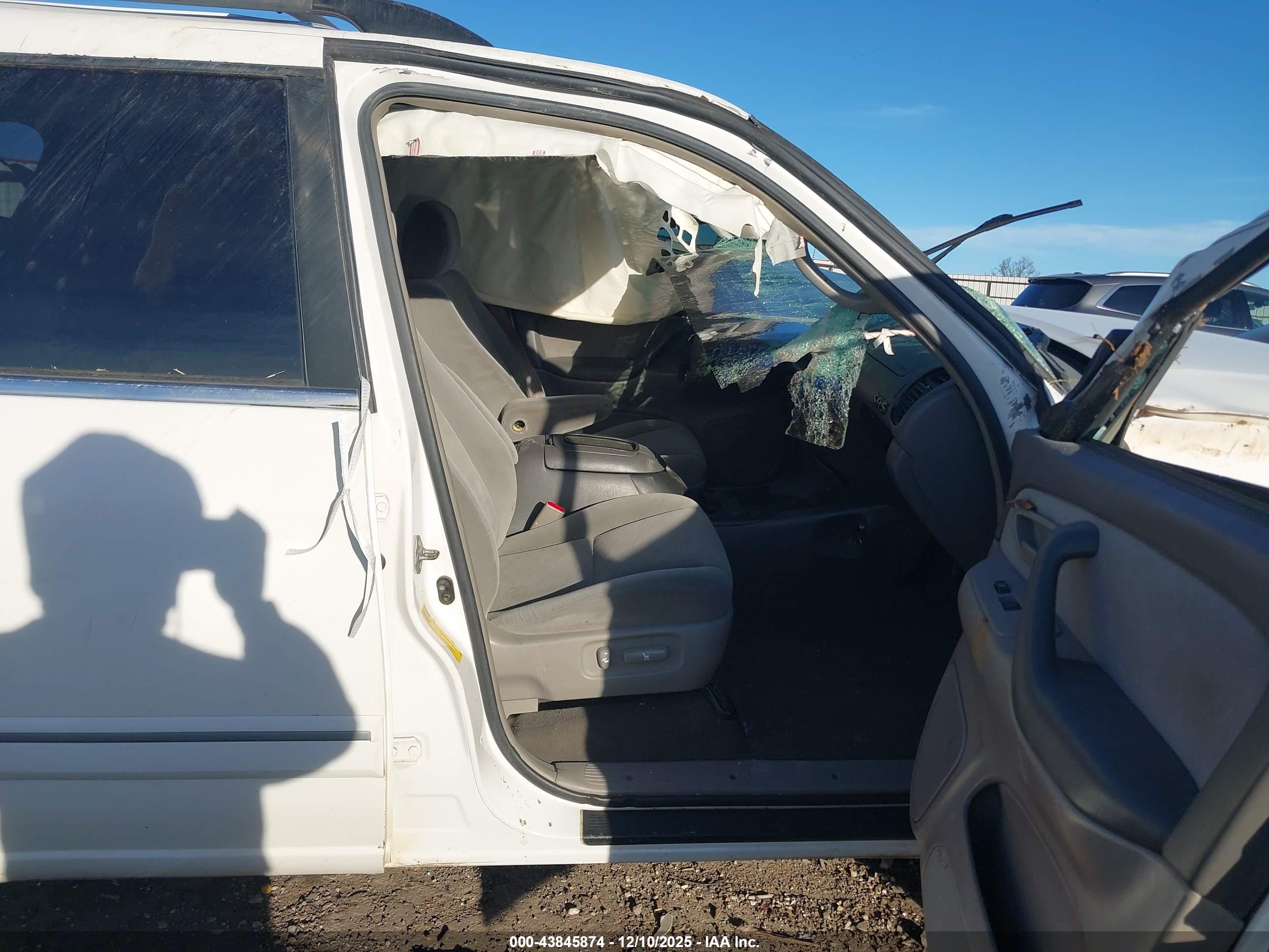 TOYOTA SEQUOIA image 5