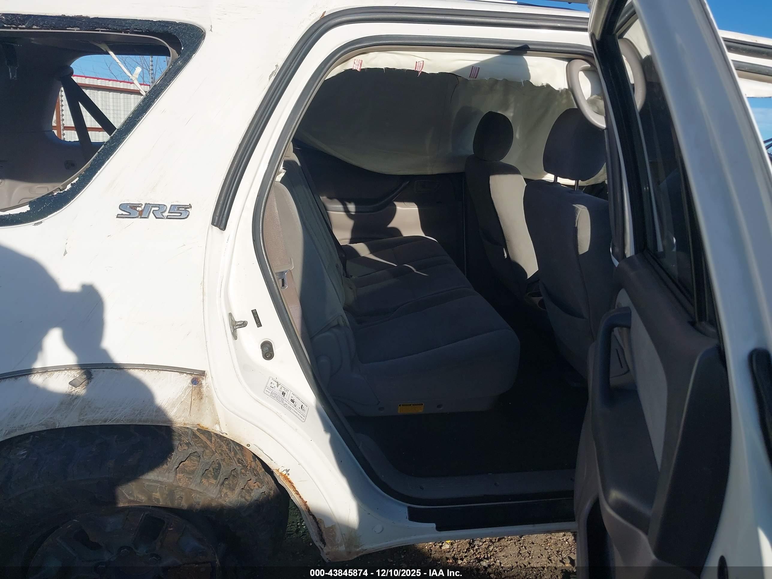 TOYOTA SEQUOIA image 8