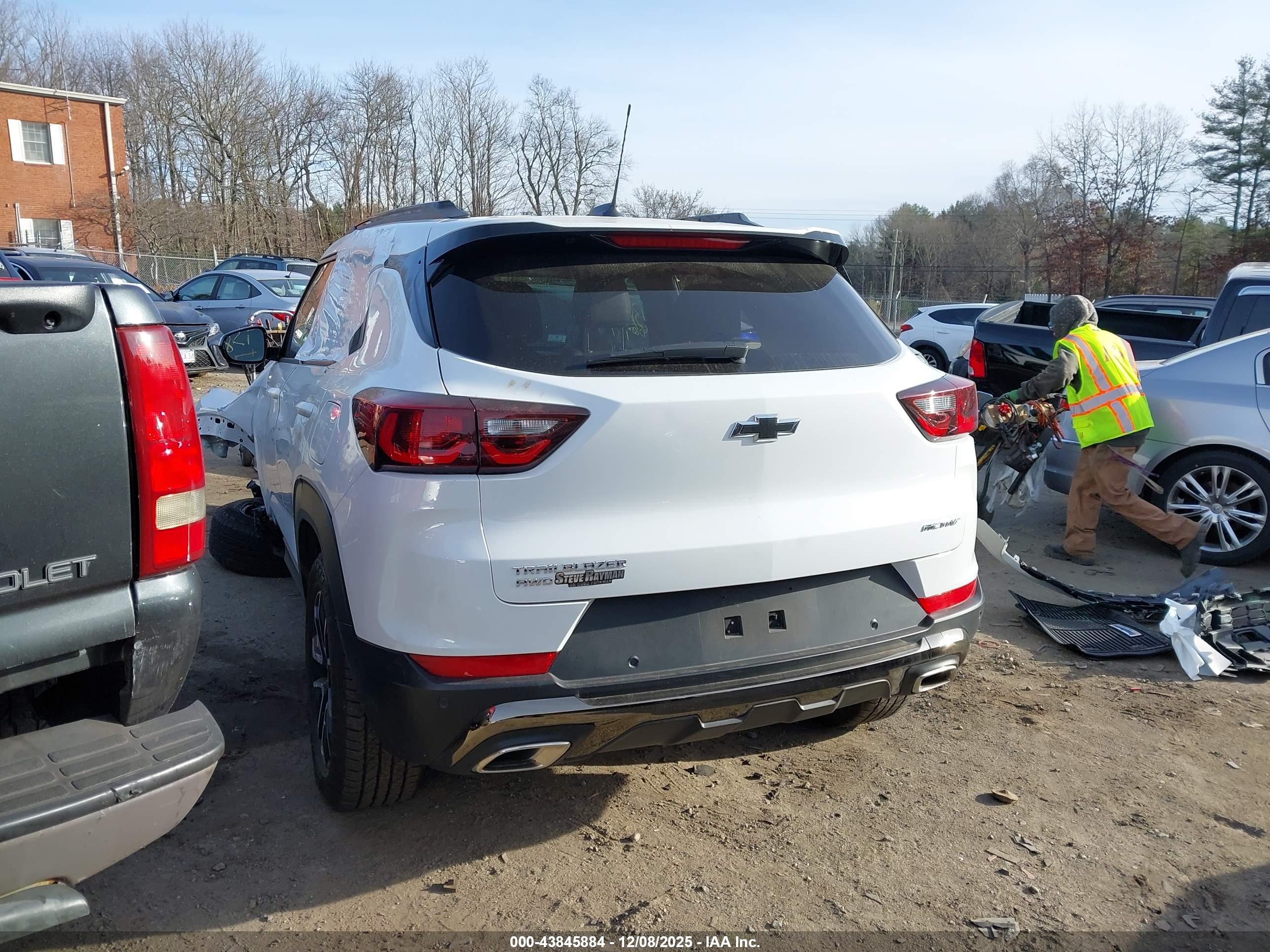 CHEVROLET TRAILBLAZER image 3