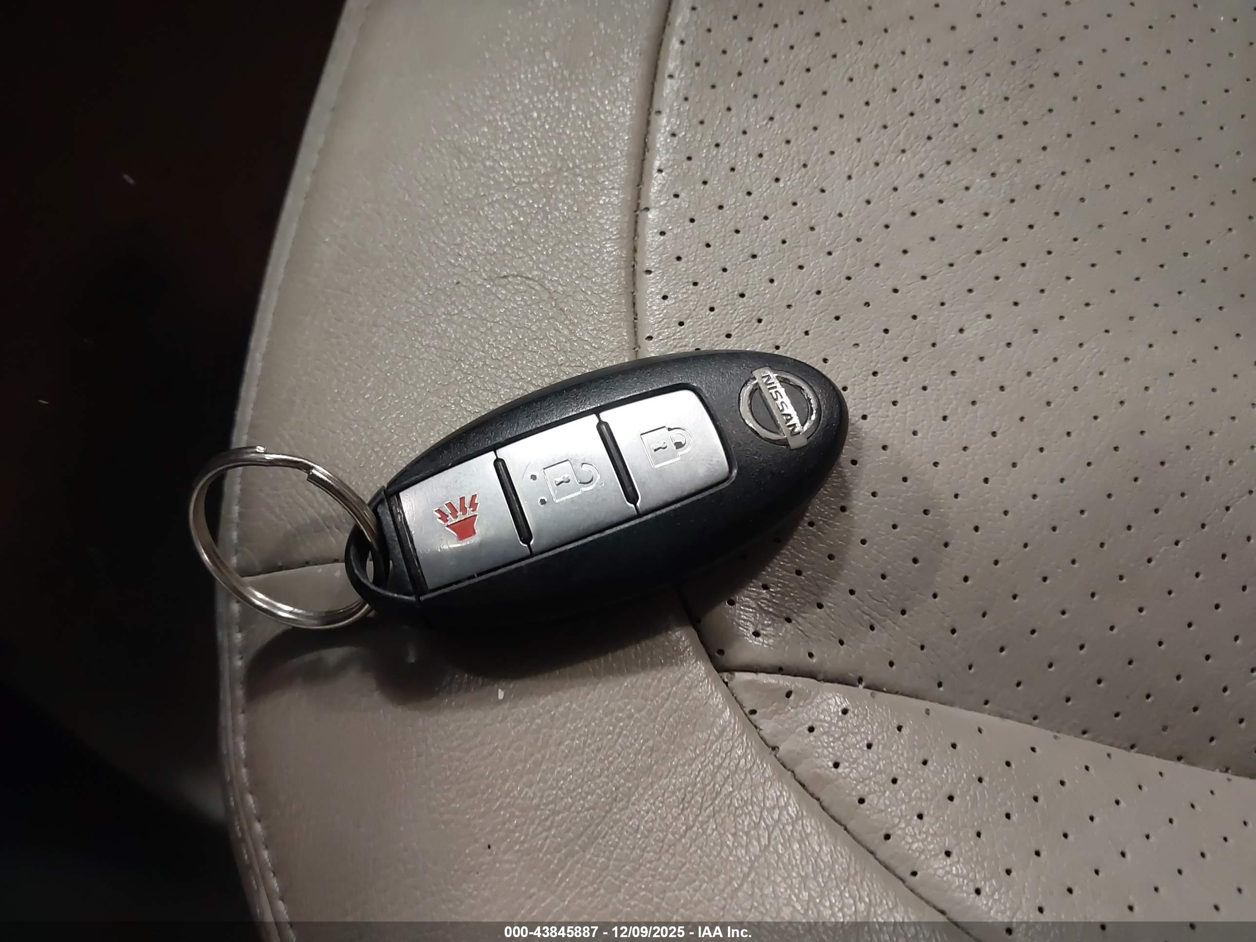 NISSAN ROGUE image 11