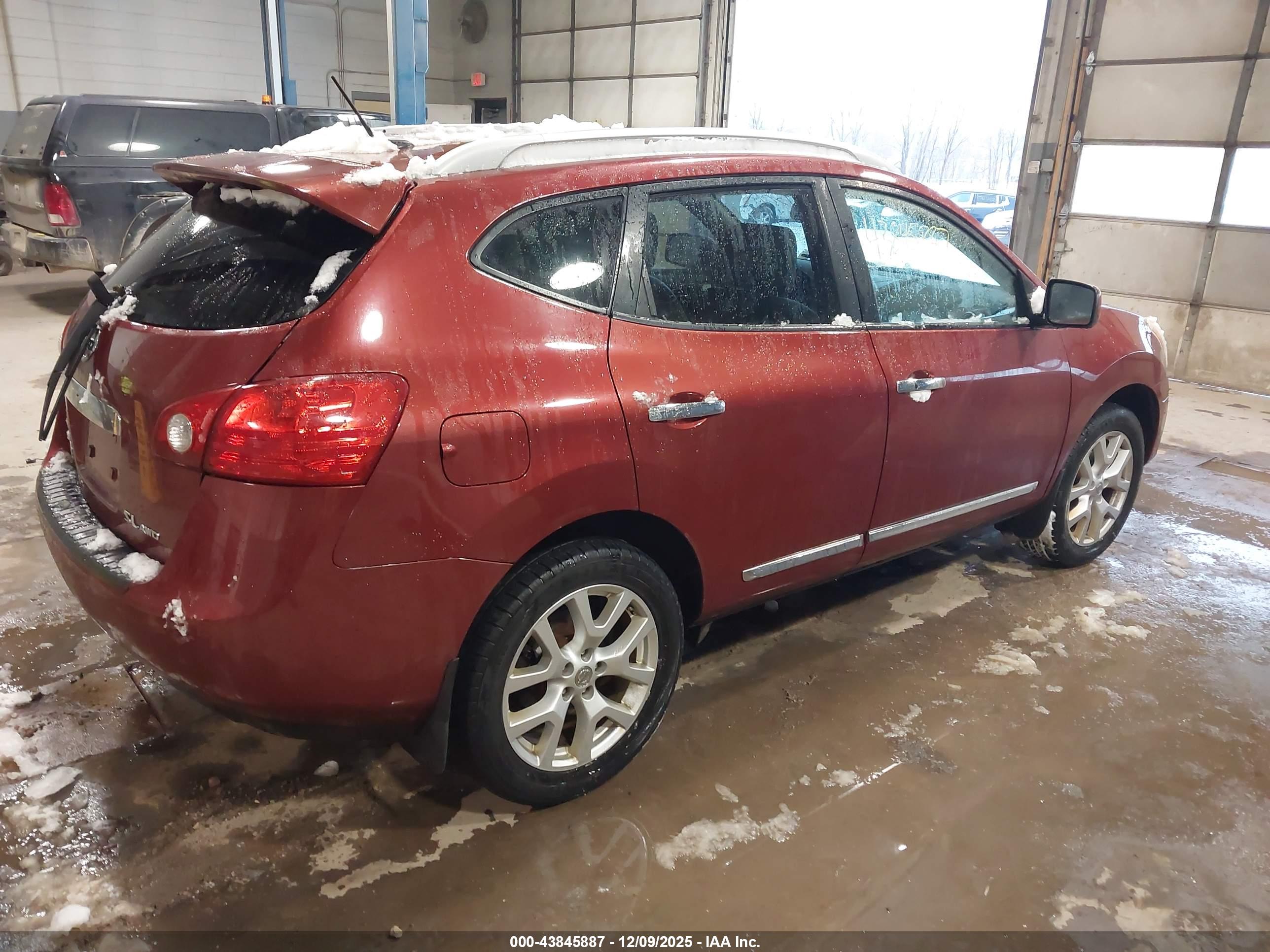 NISSAN ROGUE image 4