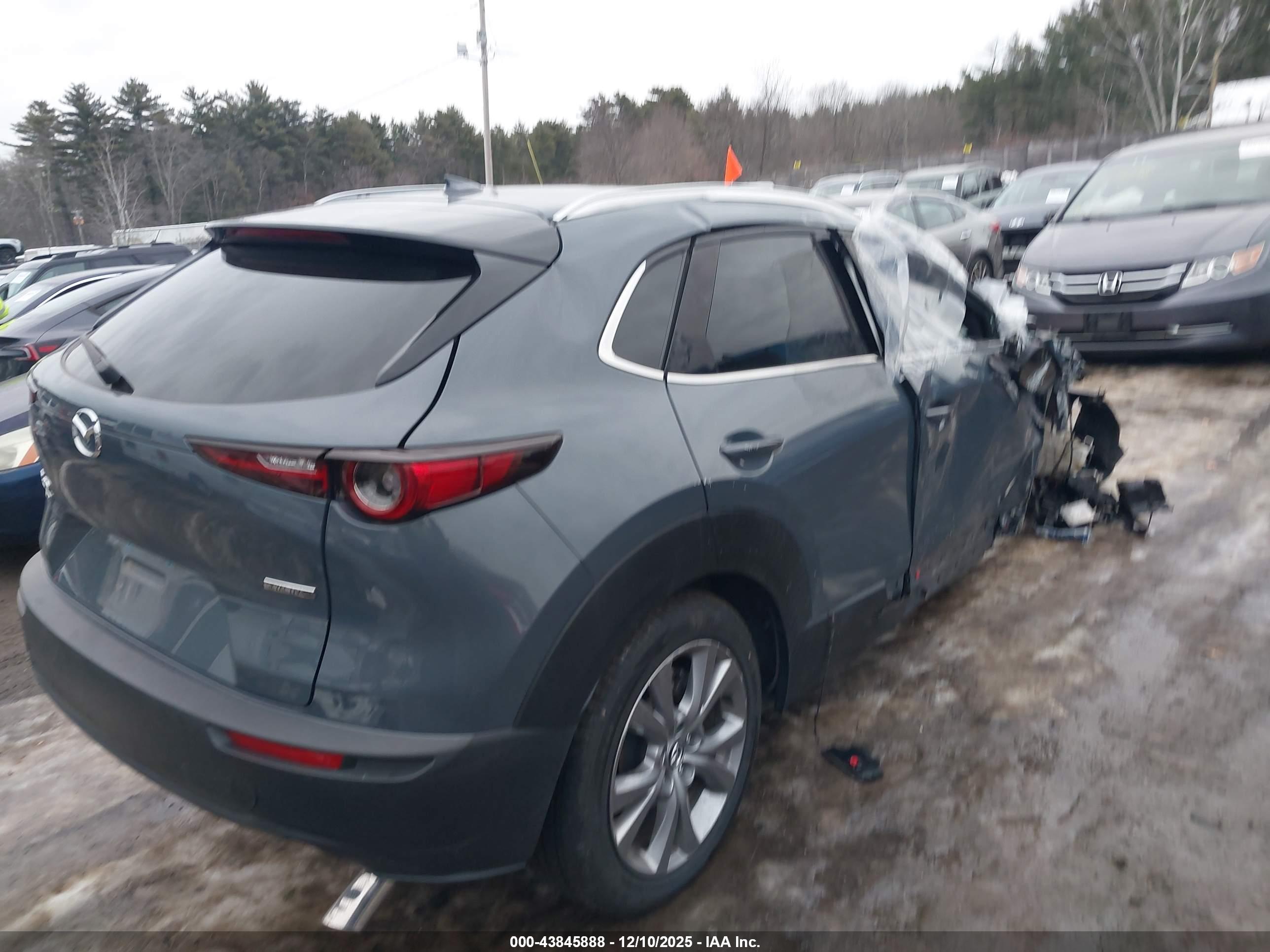 MAZDA CX-30 image 4