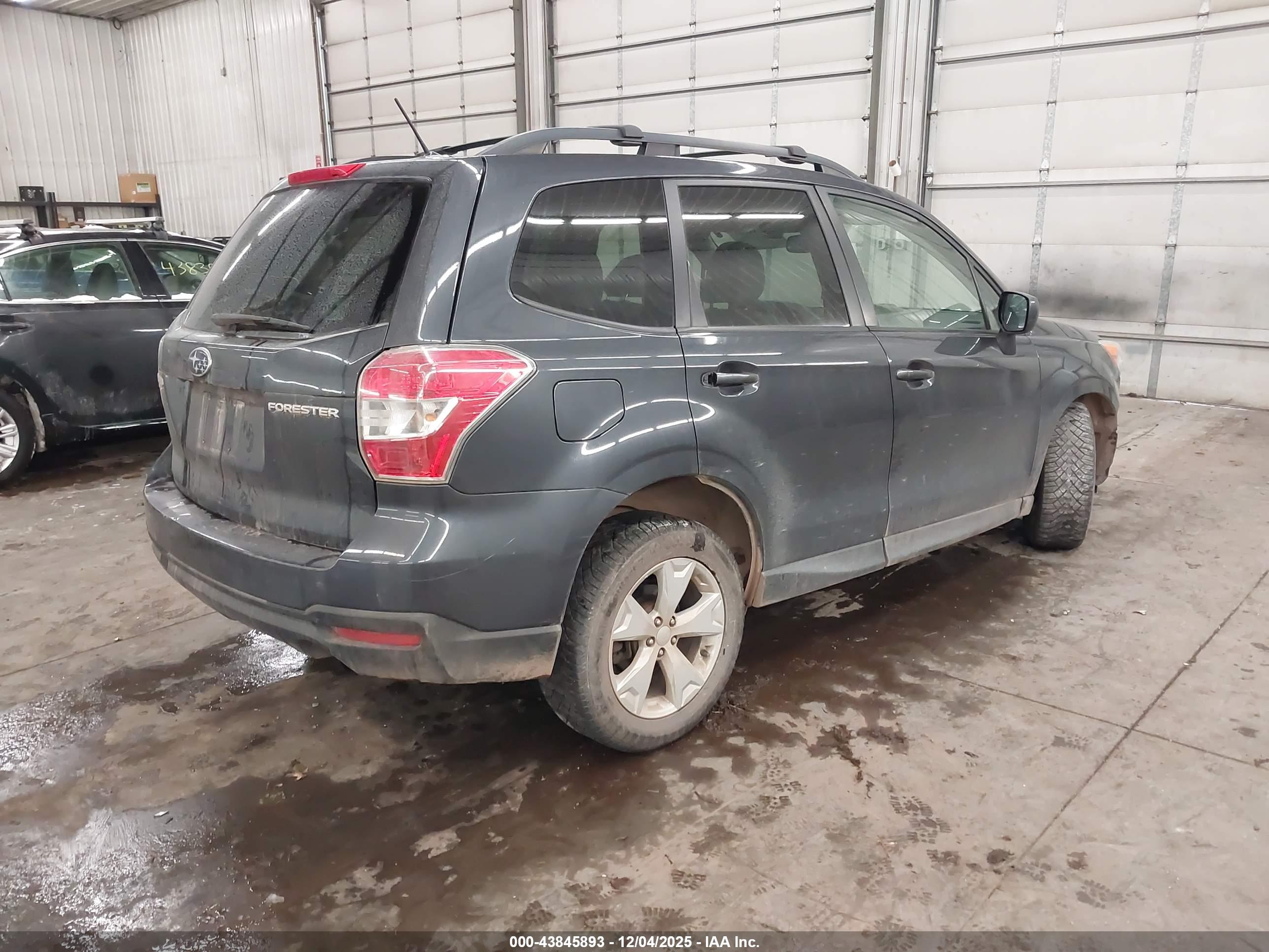 SUBARU FORESTER image 4