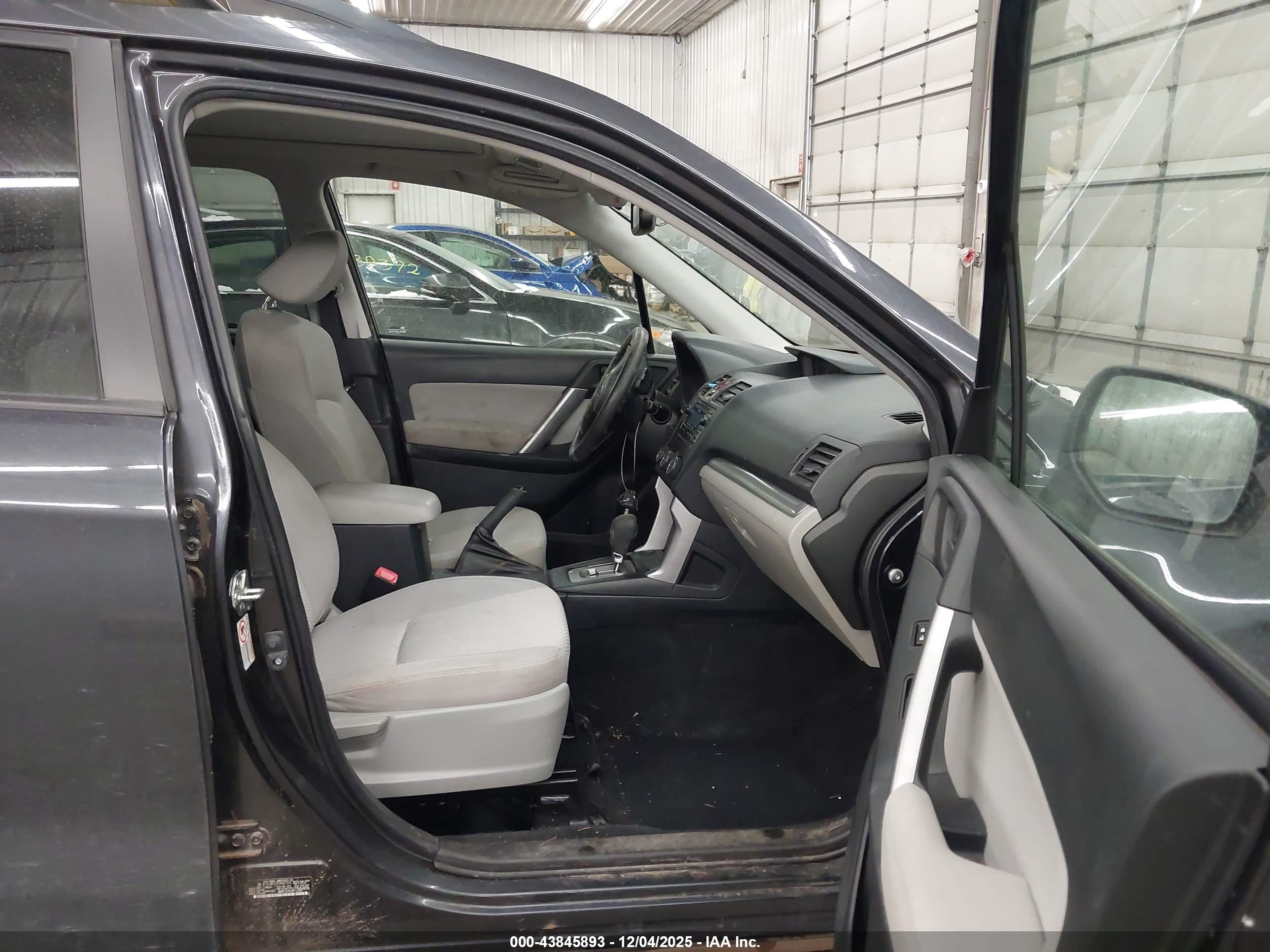 SUBARU FORESTER image 5