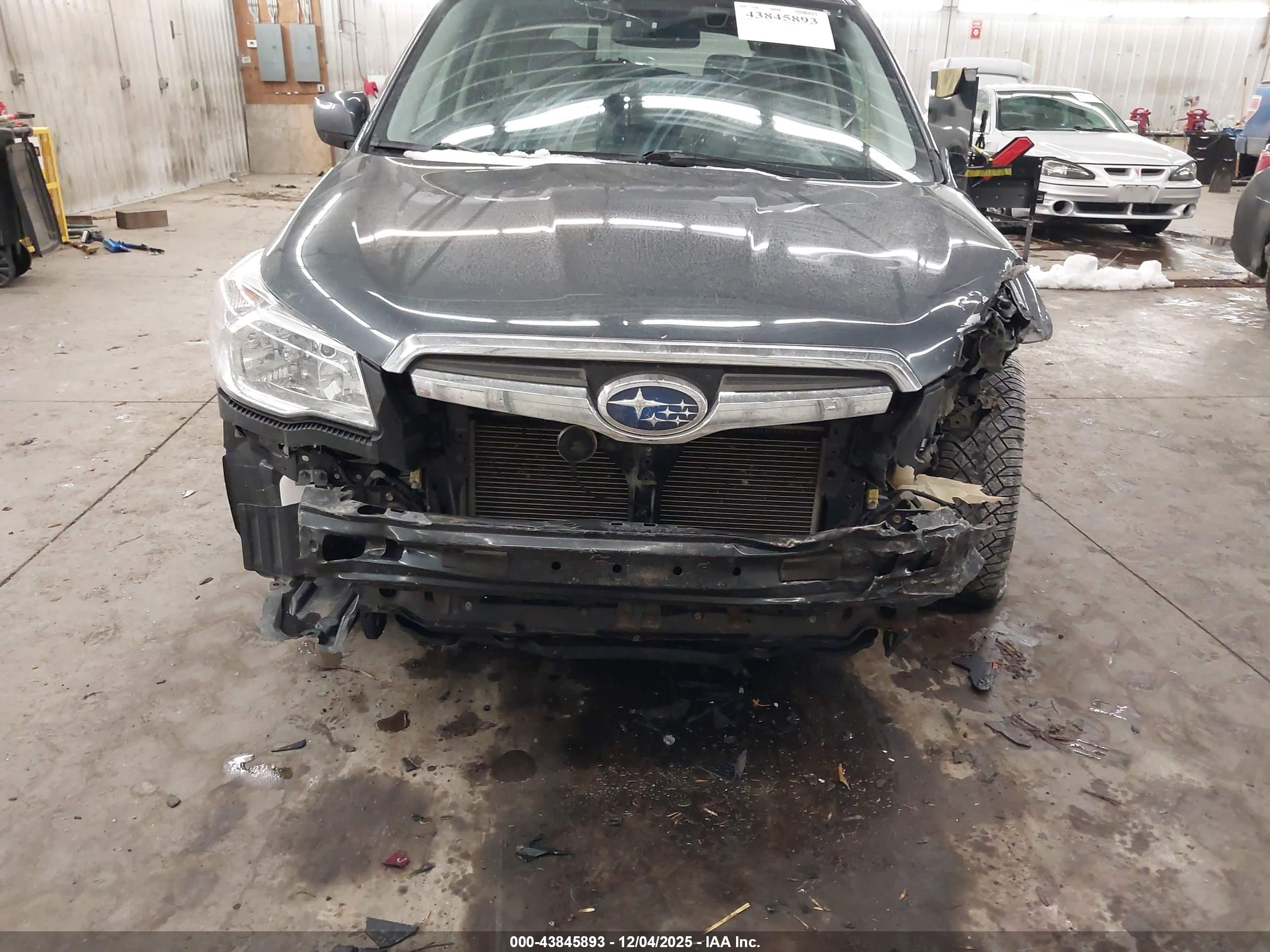 SUBARU FORESTER image 6