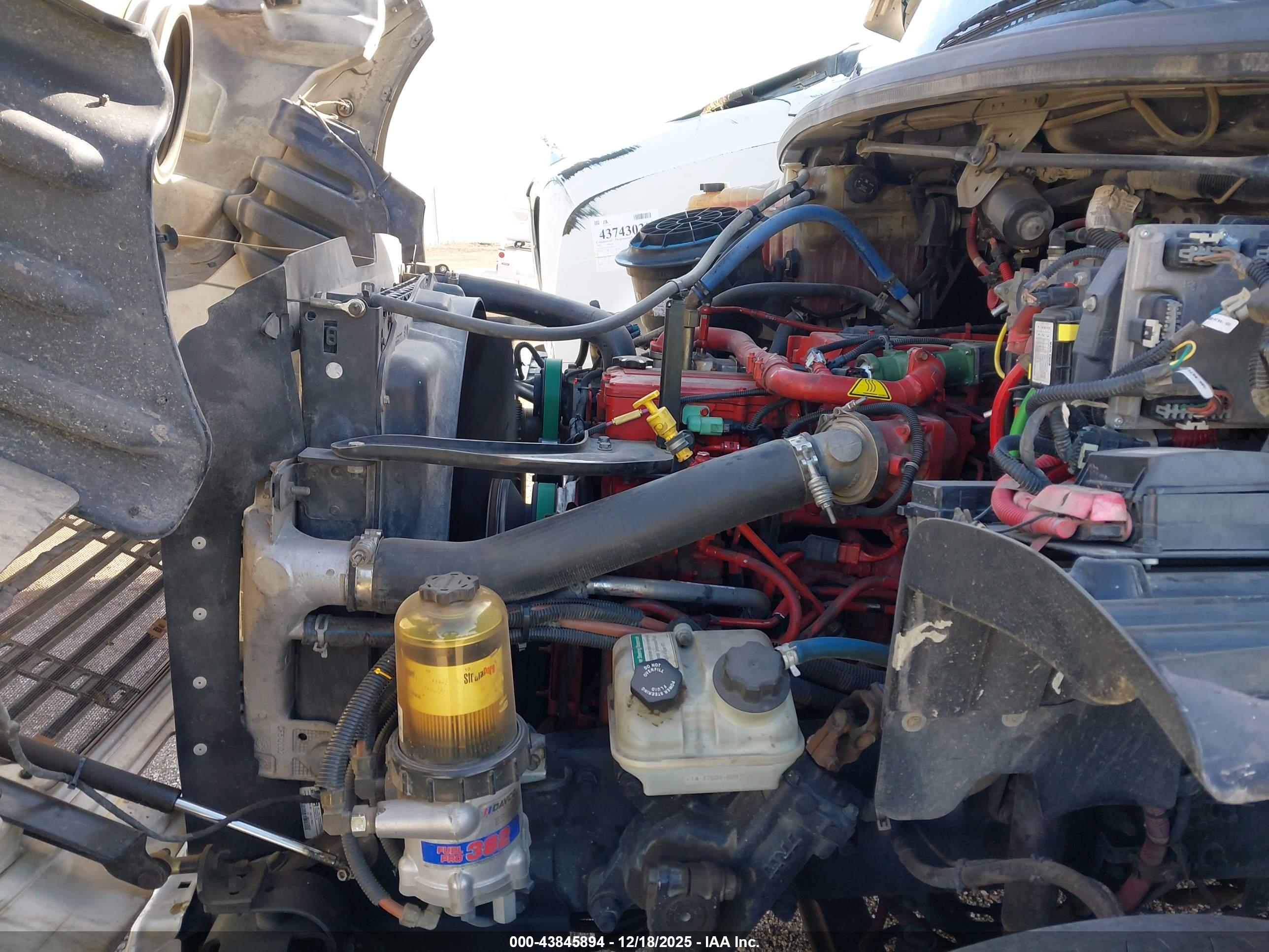 FREIGHTLINER M2 image 10