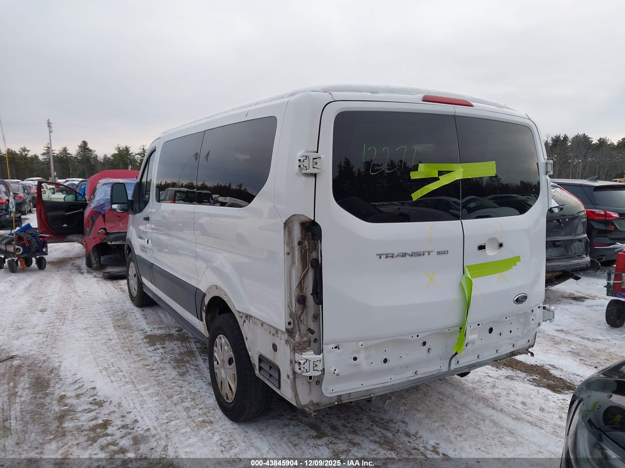 FORD TRANSIT-150 image 3