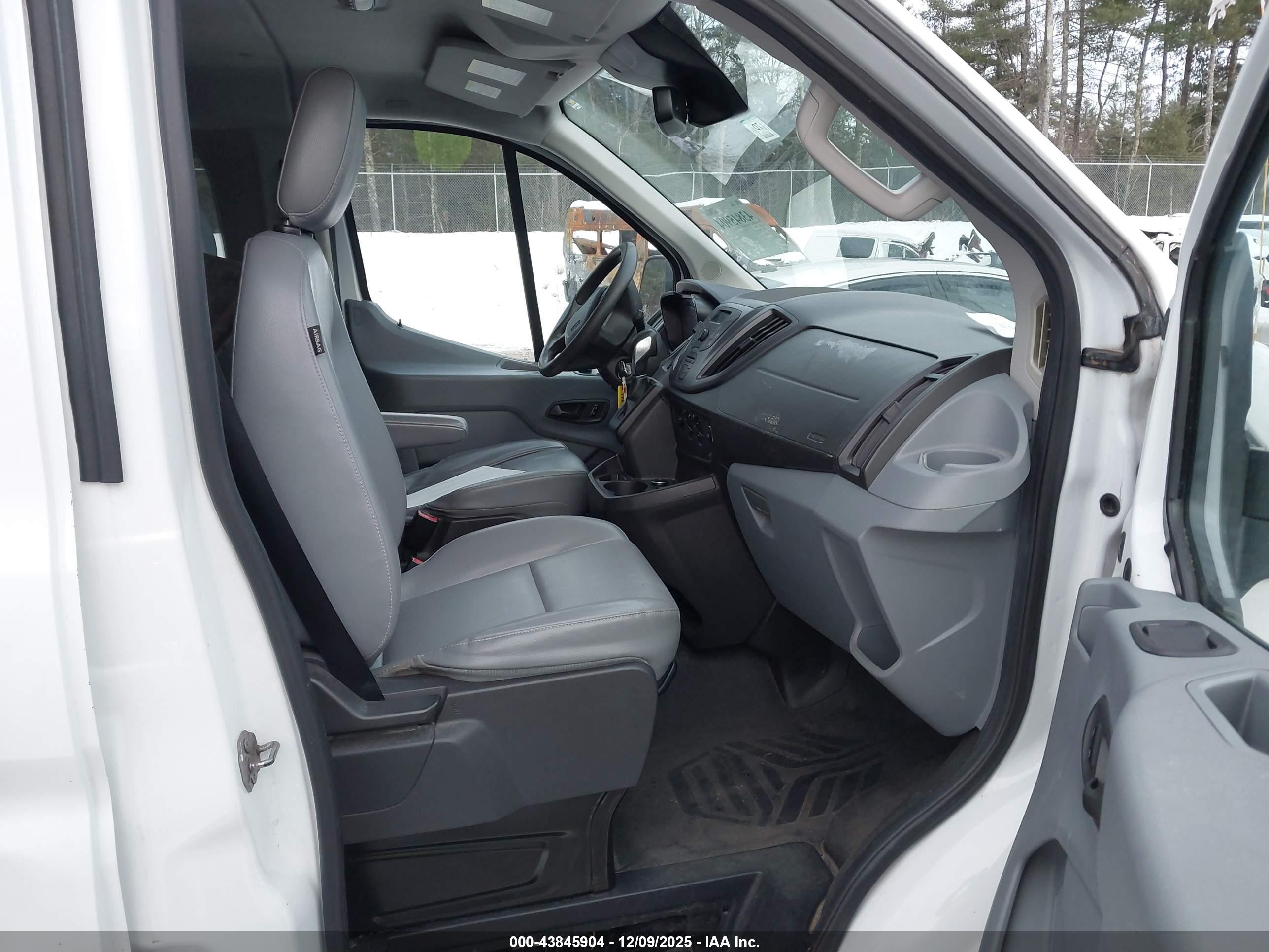 FORD TRANSIT-150 image 5