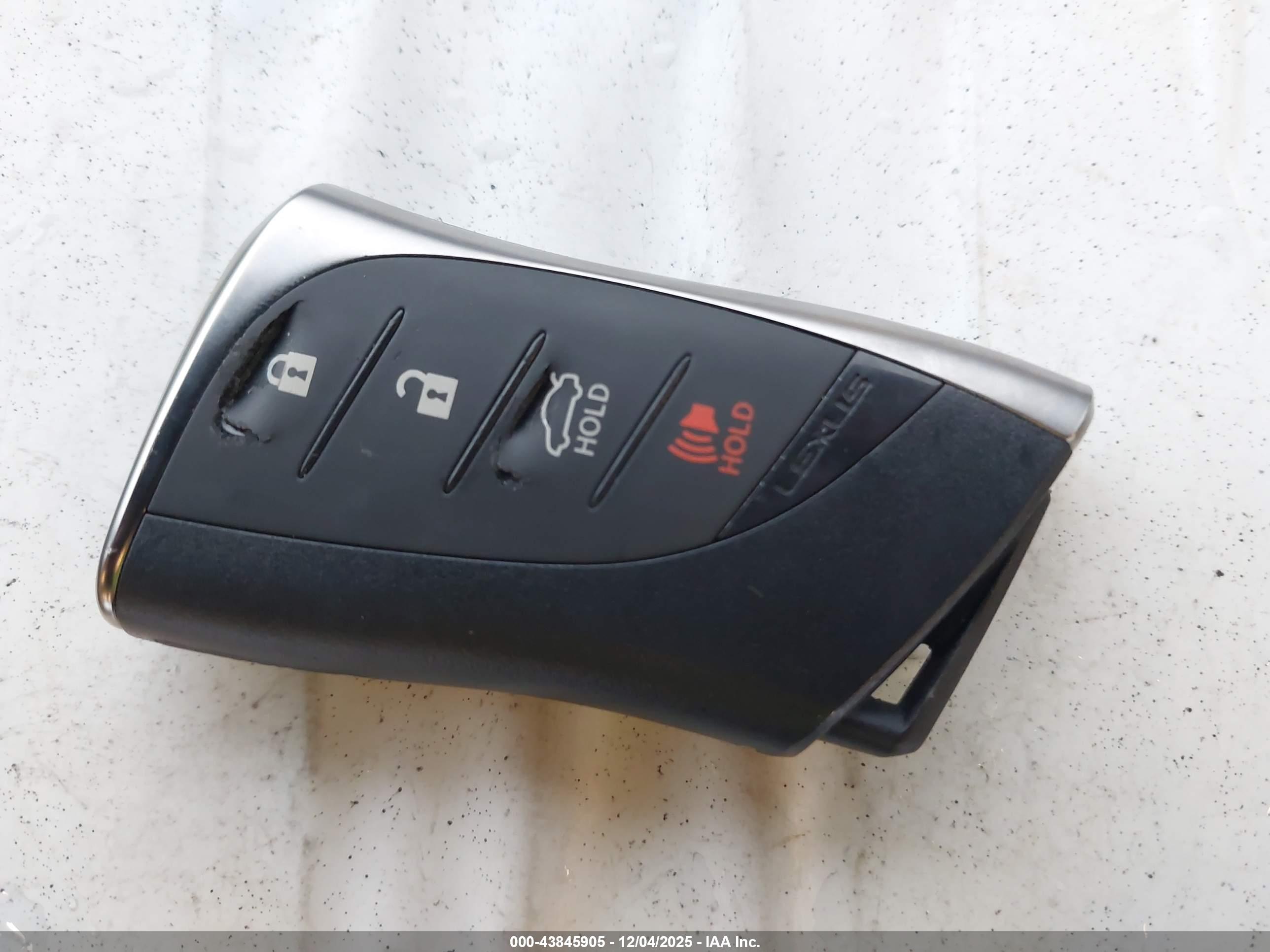 LEXUS ES image 11