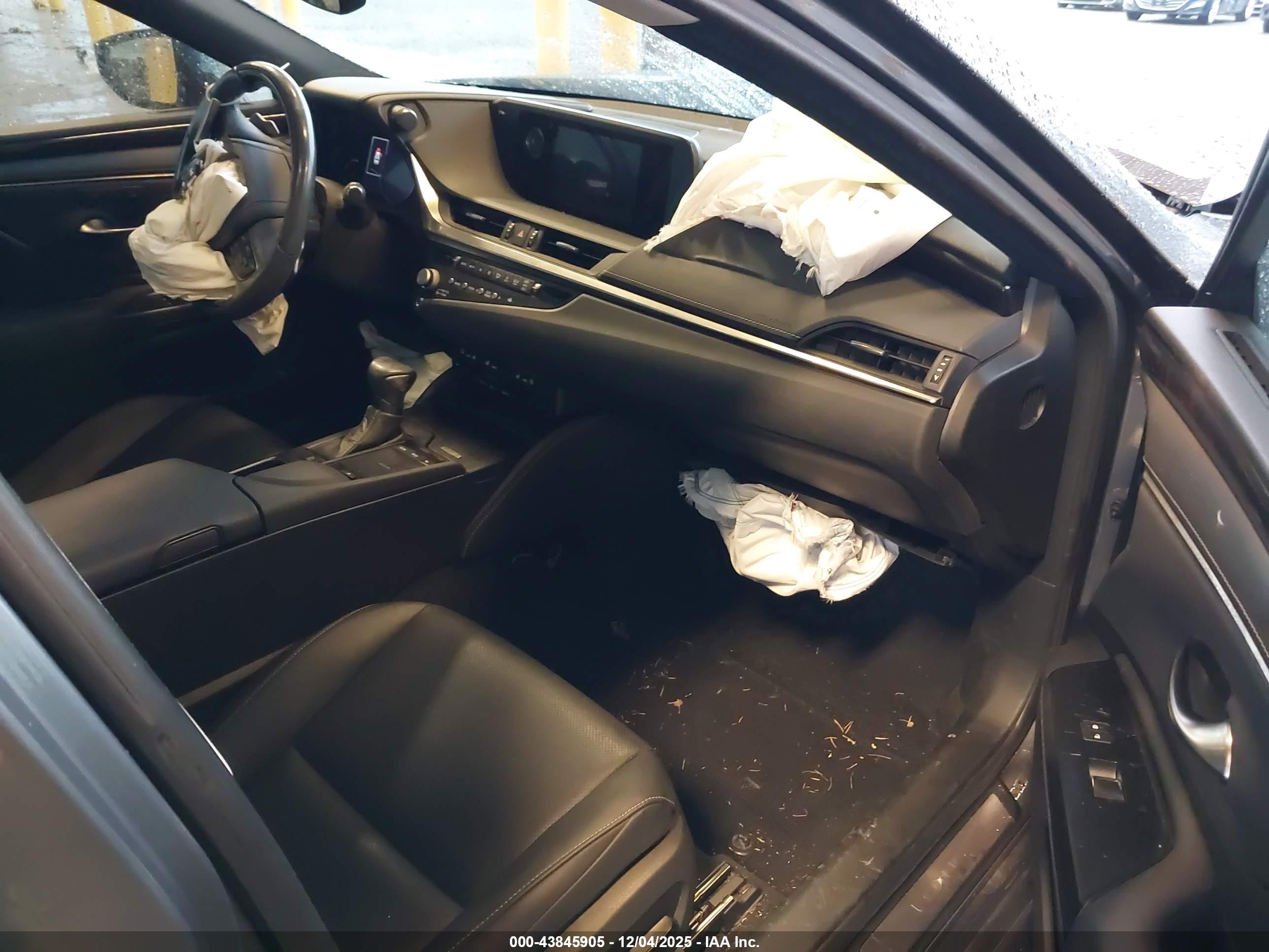 LEXUS ES image 5