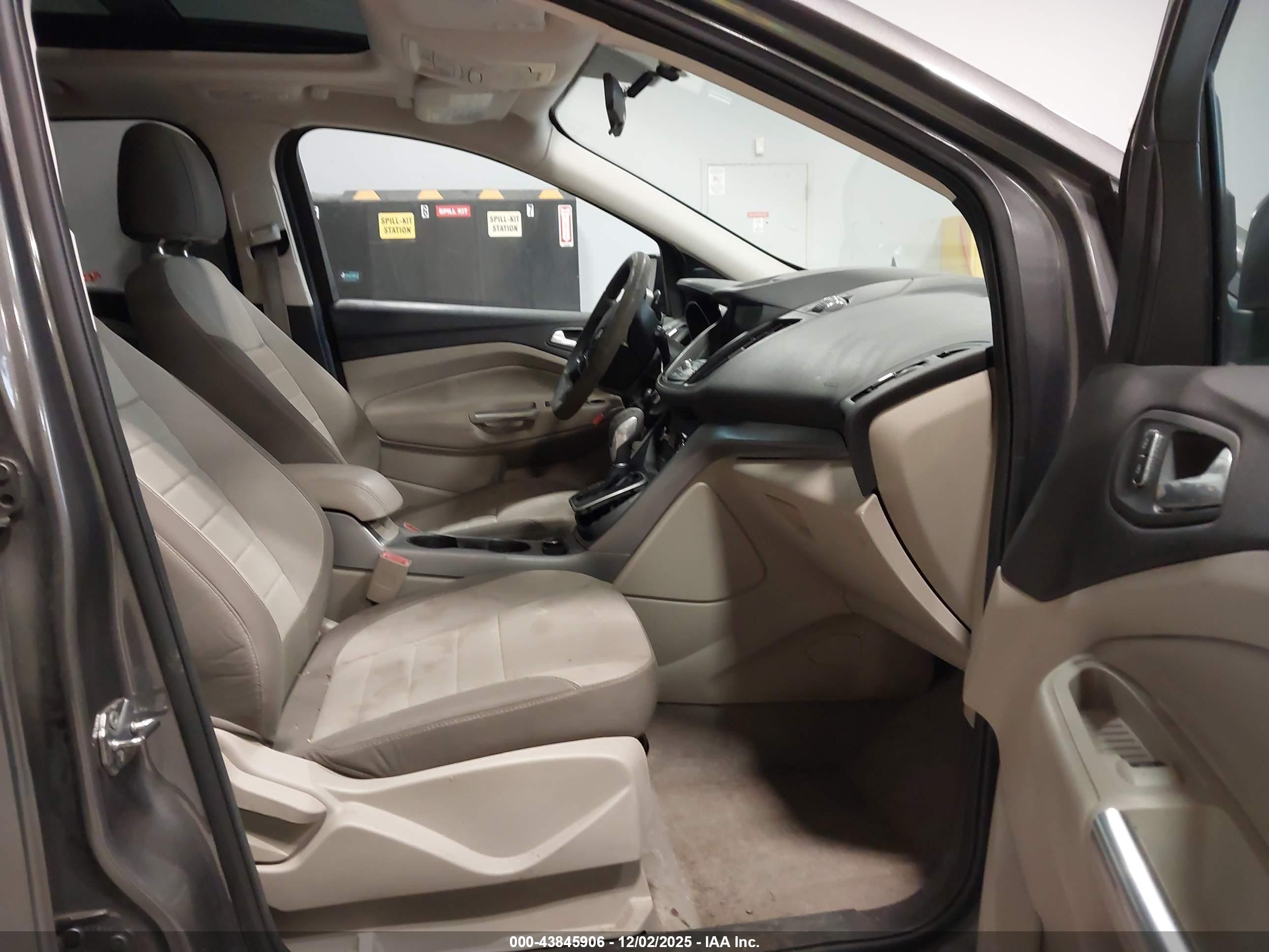 FORD ESCAPE image 5