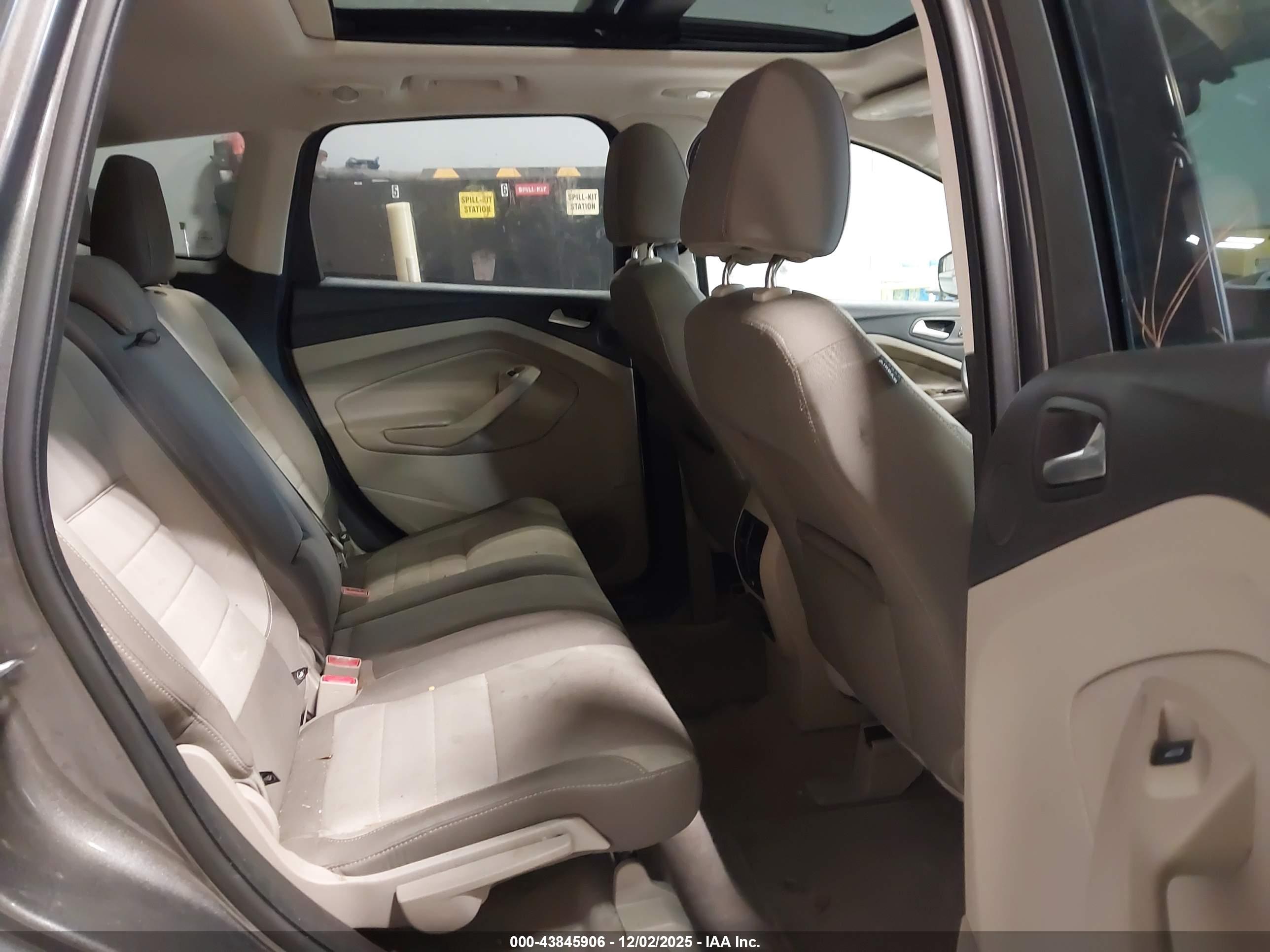 FORD ESCAPE image 8