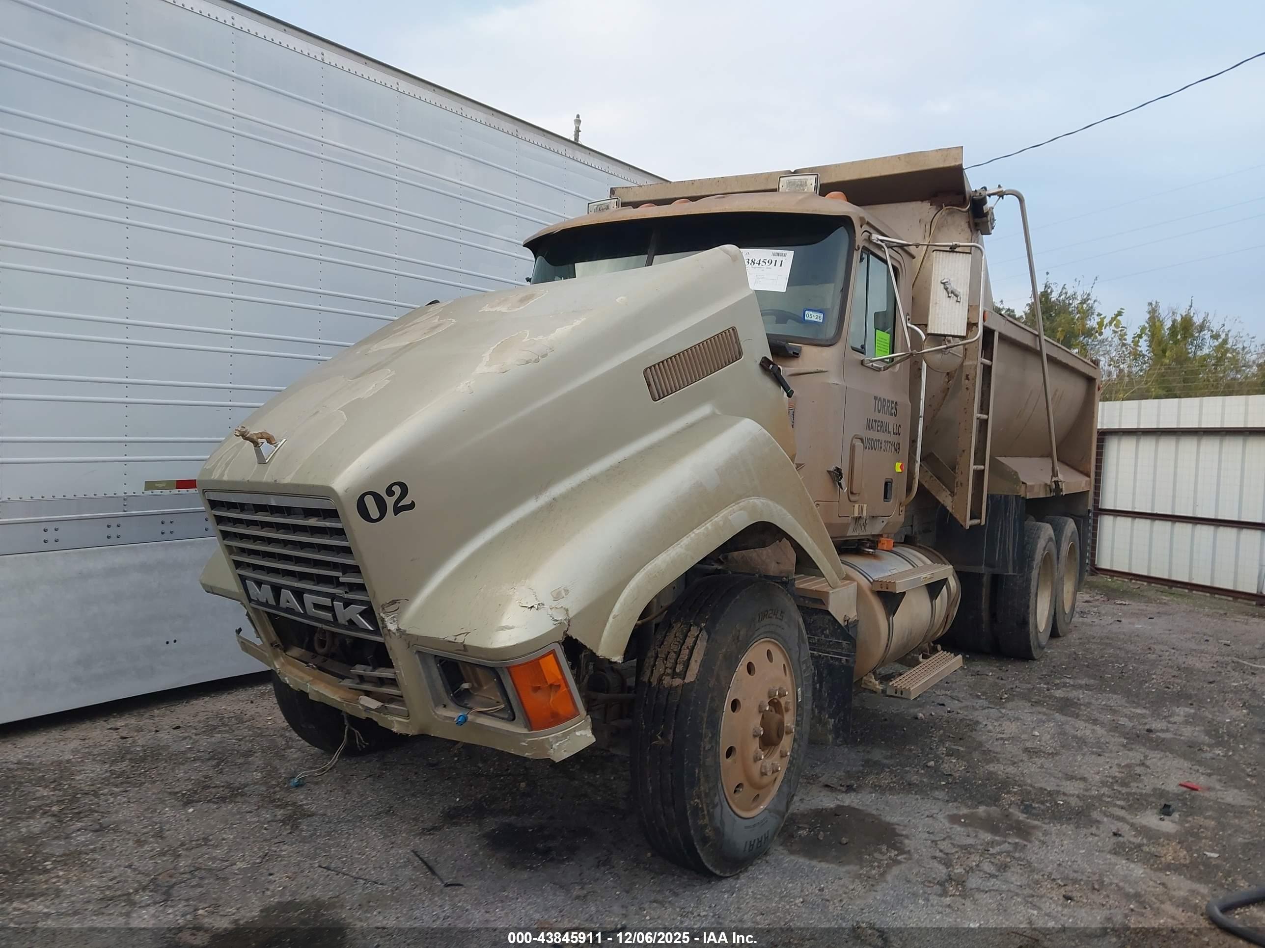 MACK 600 image 2