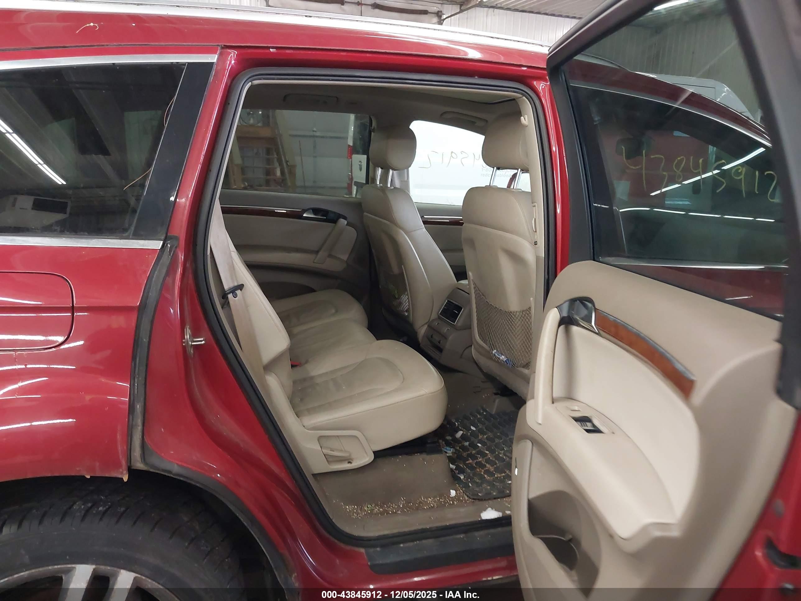 AUDI Q7 image 8