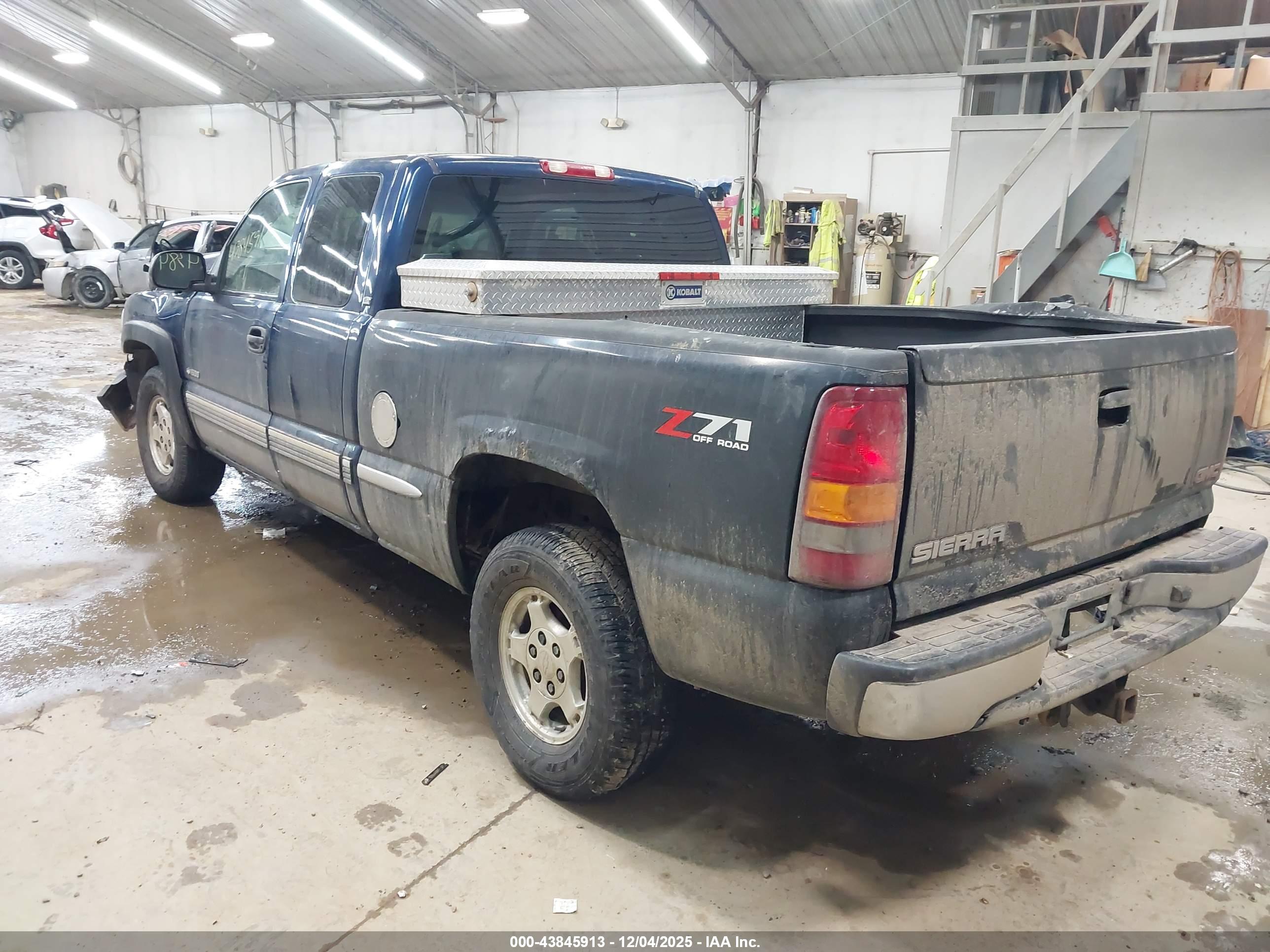 CHEVROLET SILVERADO image 3