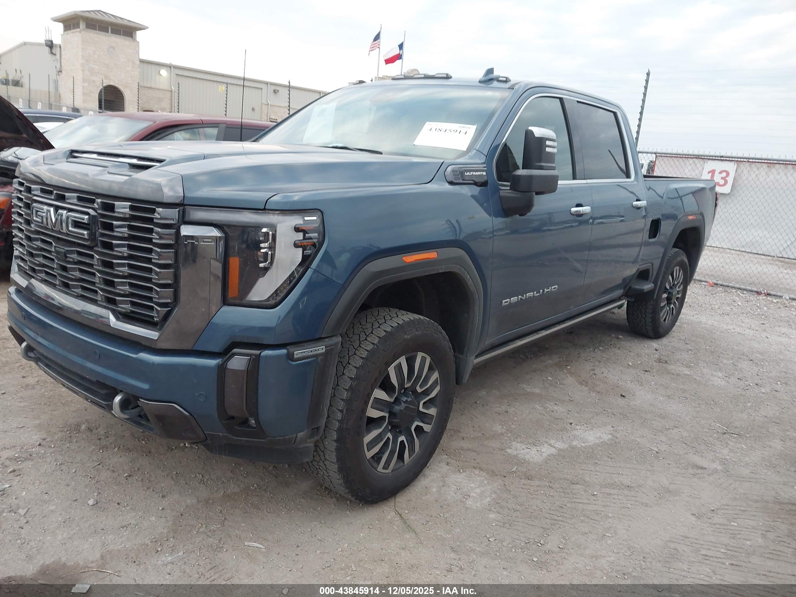 GMC SIERRA image 2