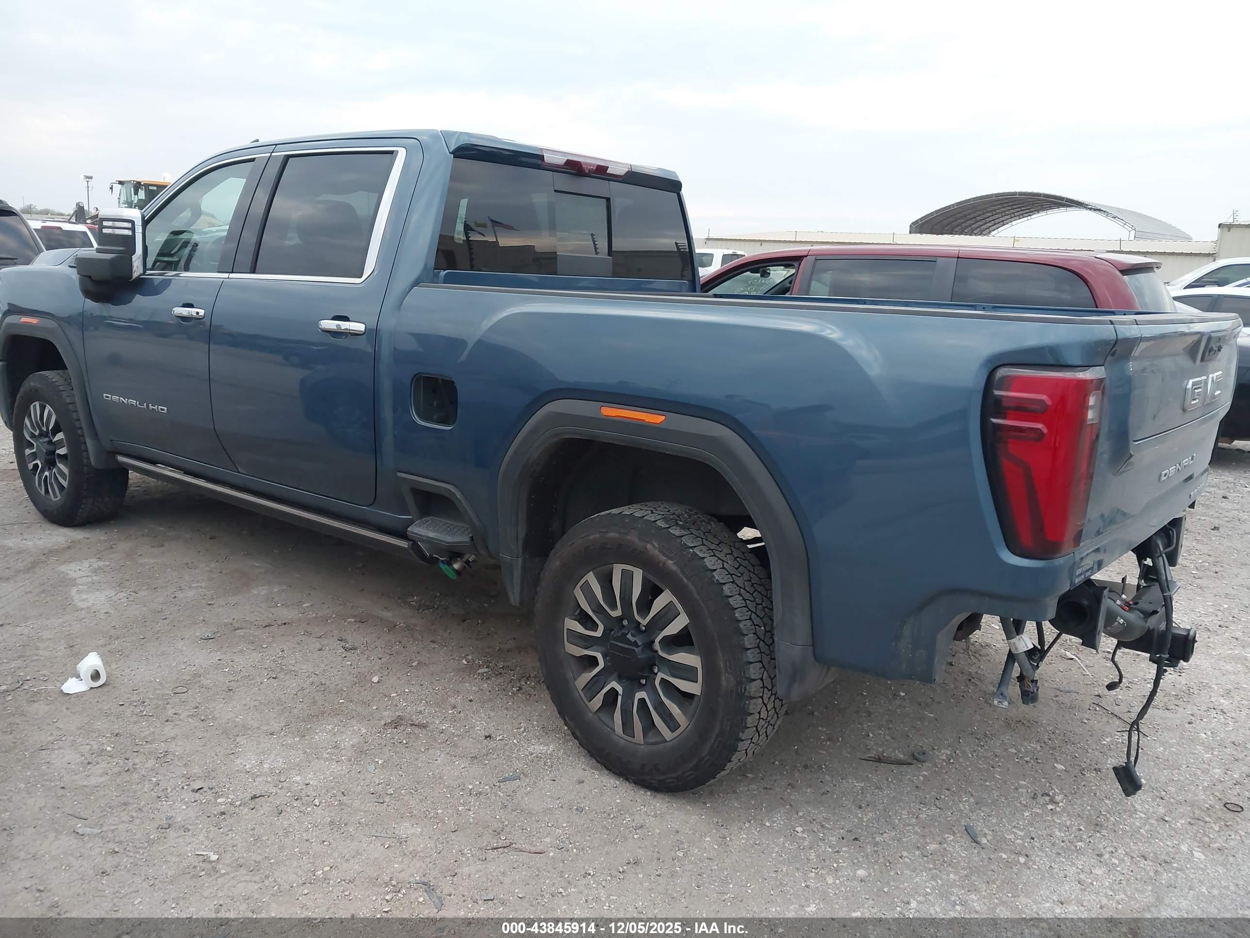 GMC SIERRA image 3