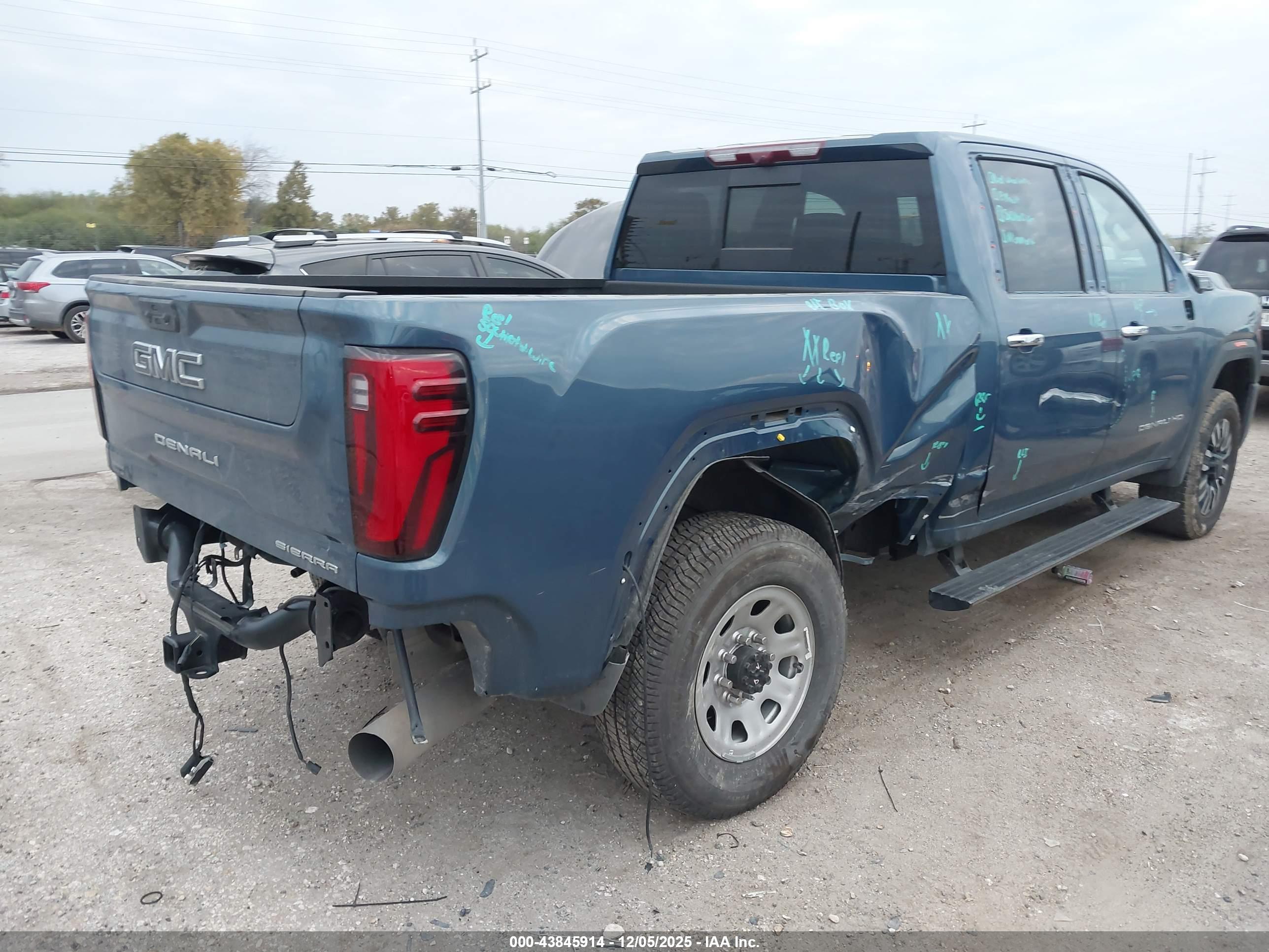 GMC SIERRA image 4
