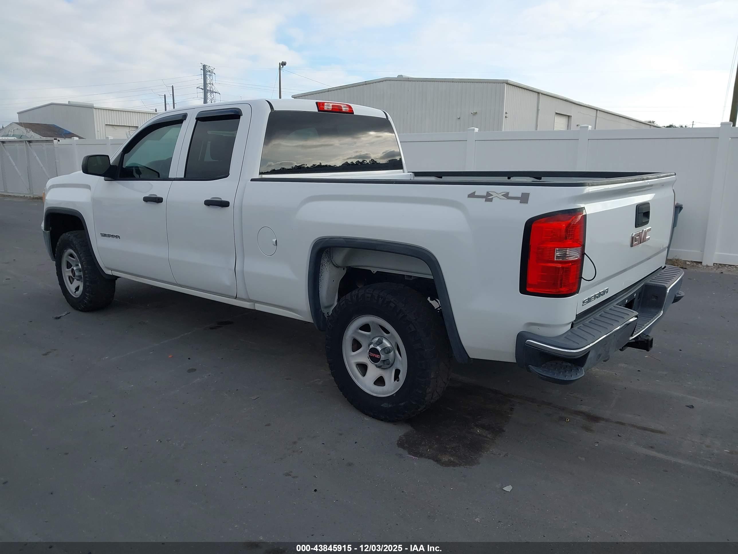 GMC SIERRA image 3