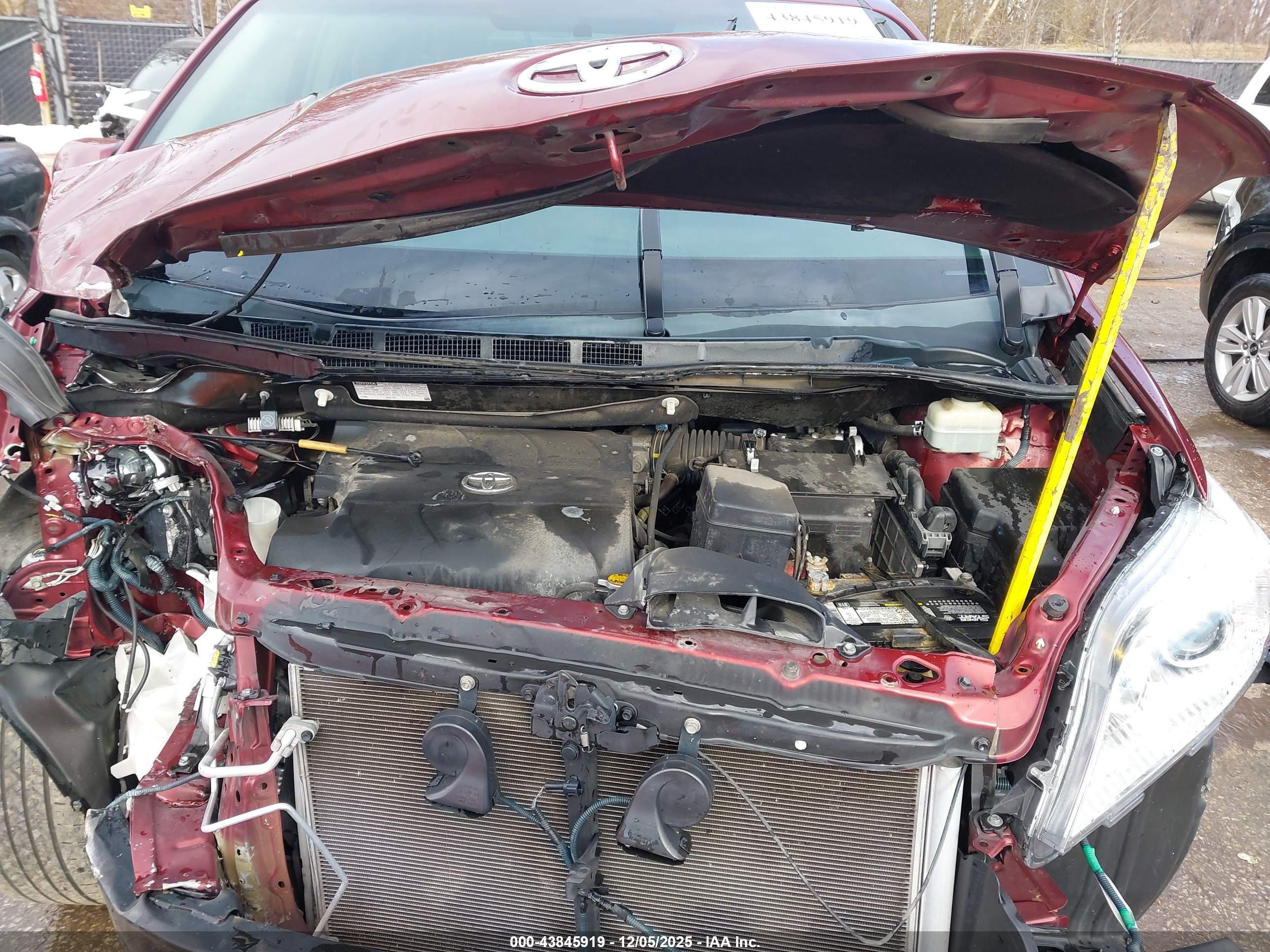 TOYOTA SIENNA image 10