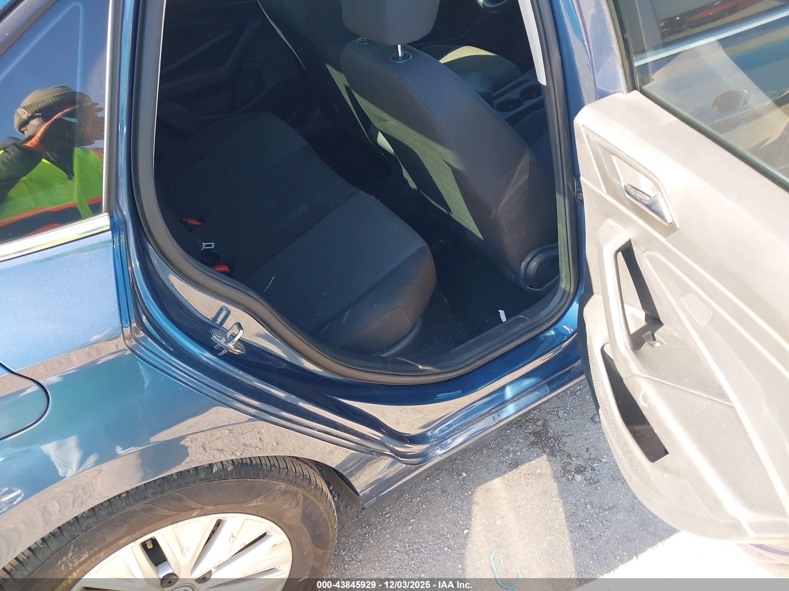 VOLKSWAGEN JETTA image 8