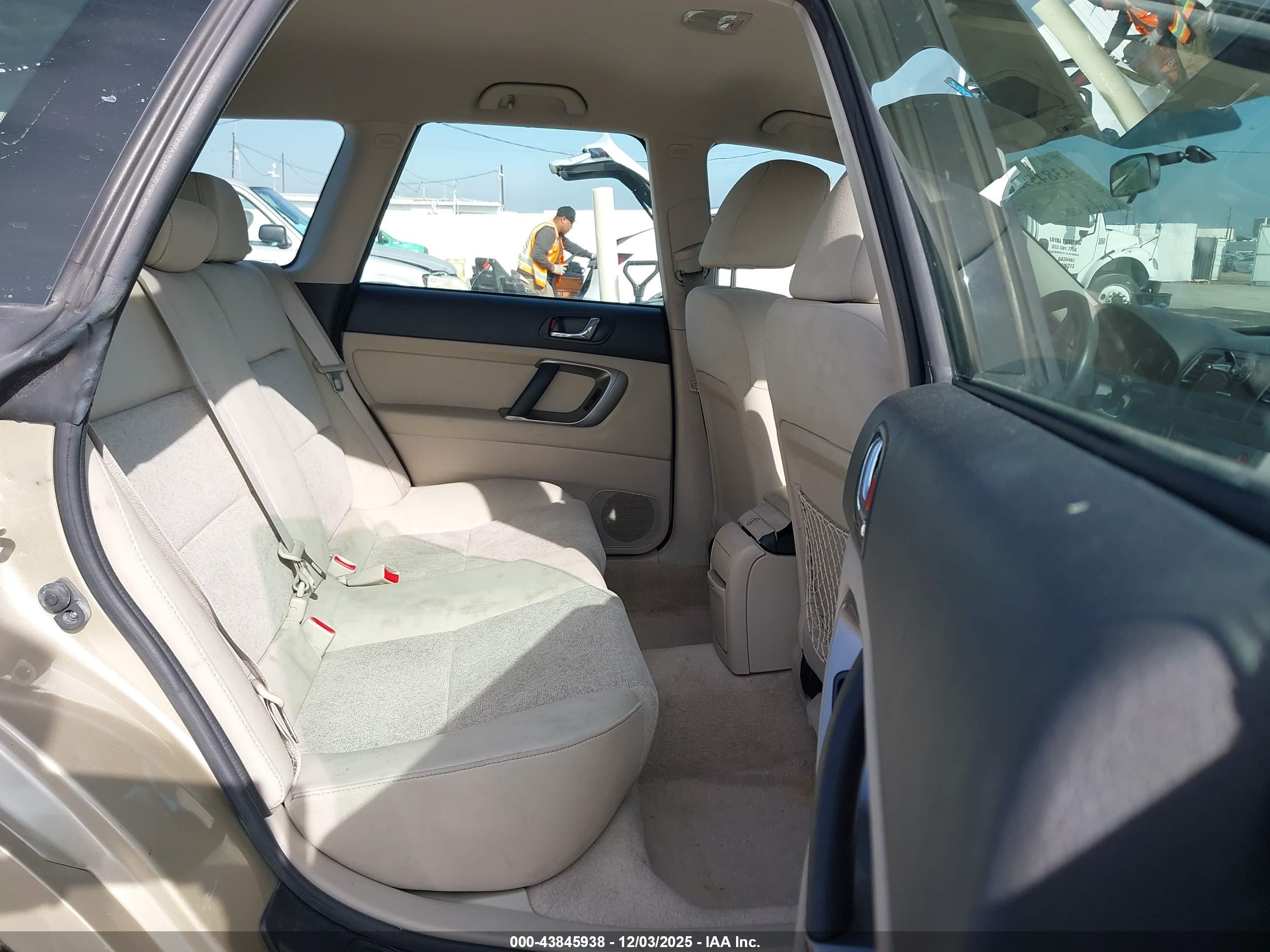 SUBARU OUTBACK image 8
