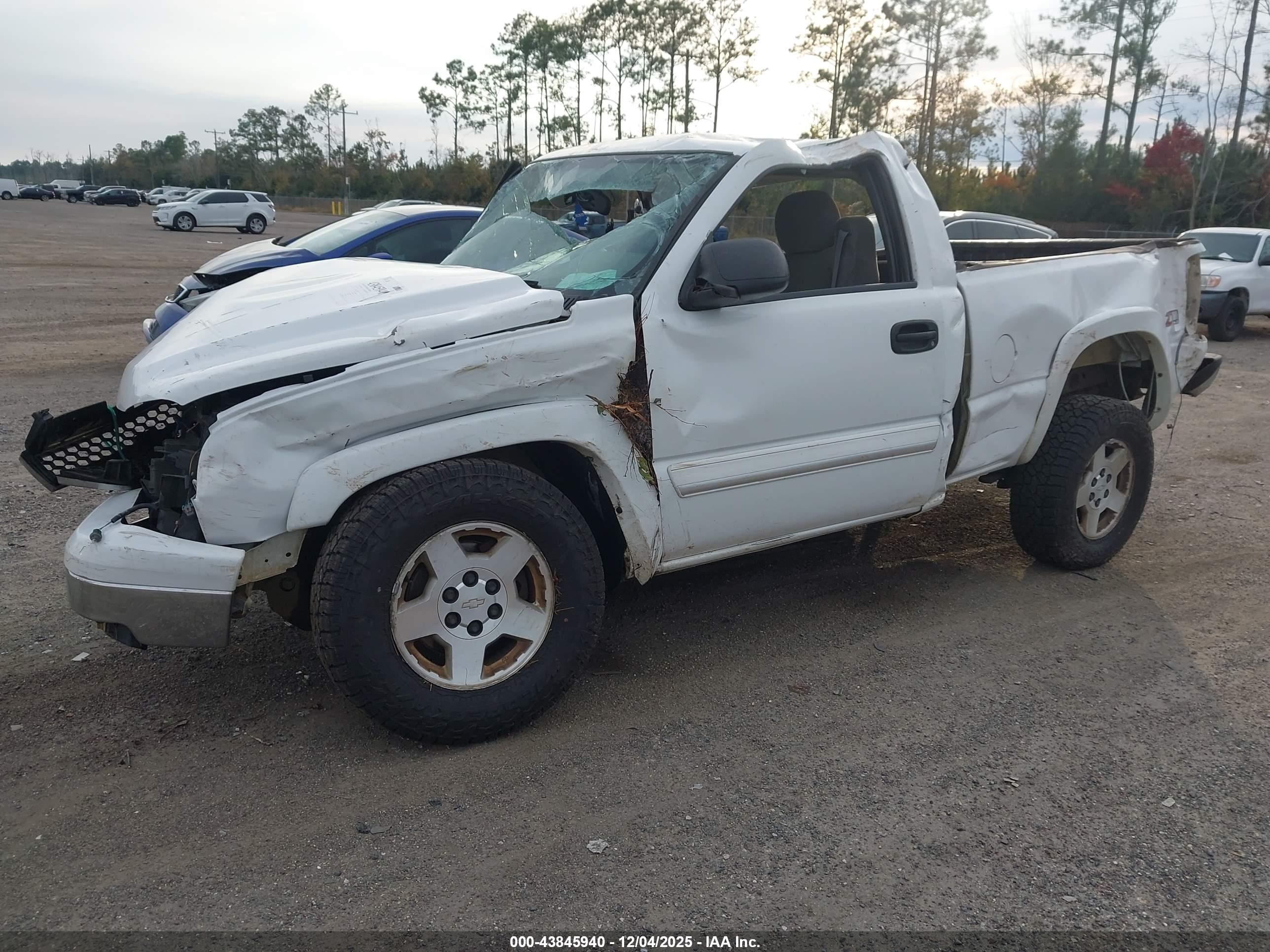 CHEVROLET SILVERADO image 2