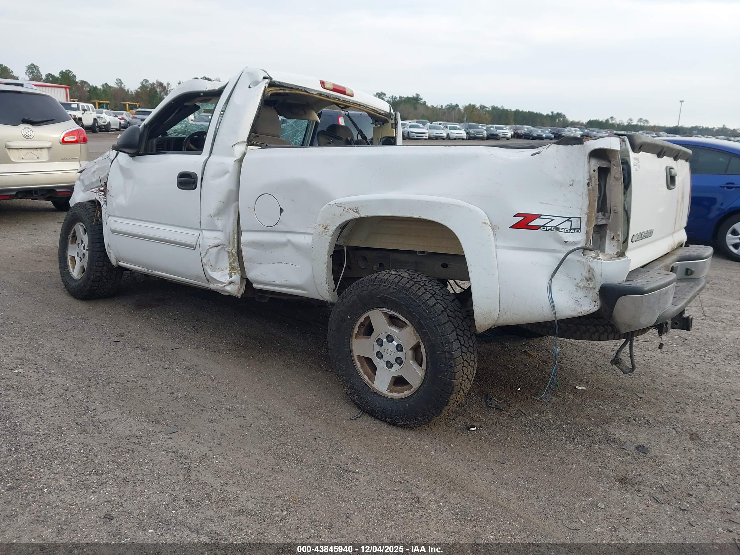 CHEVROLET SILVERADO image 3
