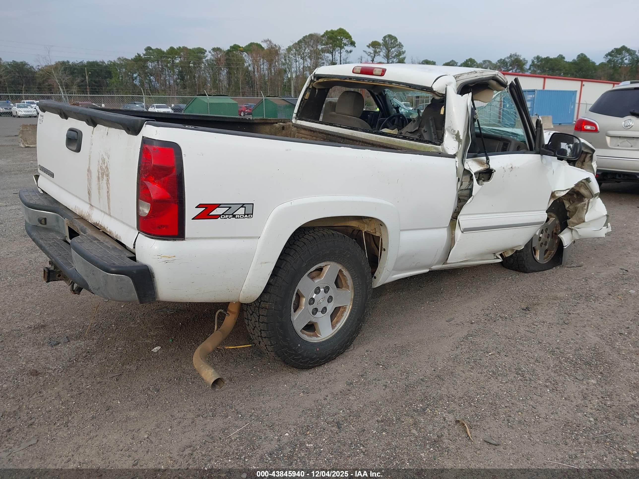 CHEVROLET SILVERADO image 4