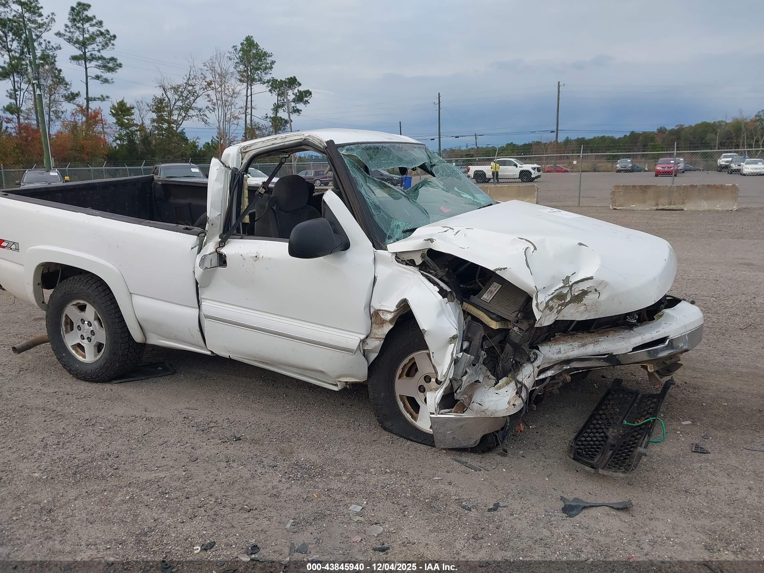 CHEVROLET SILVERADO image 6