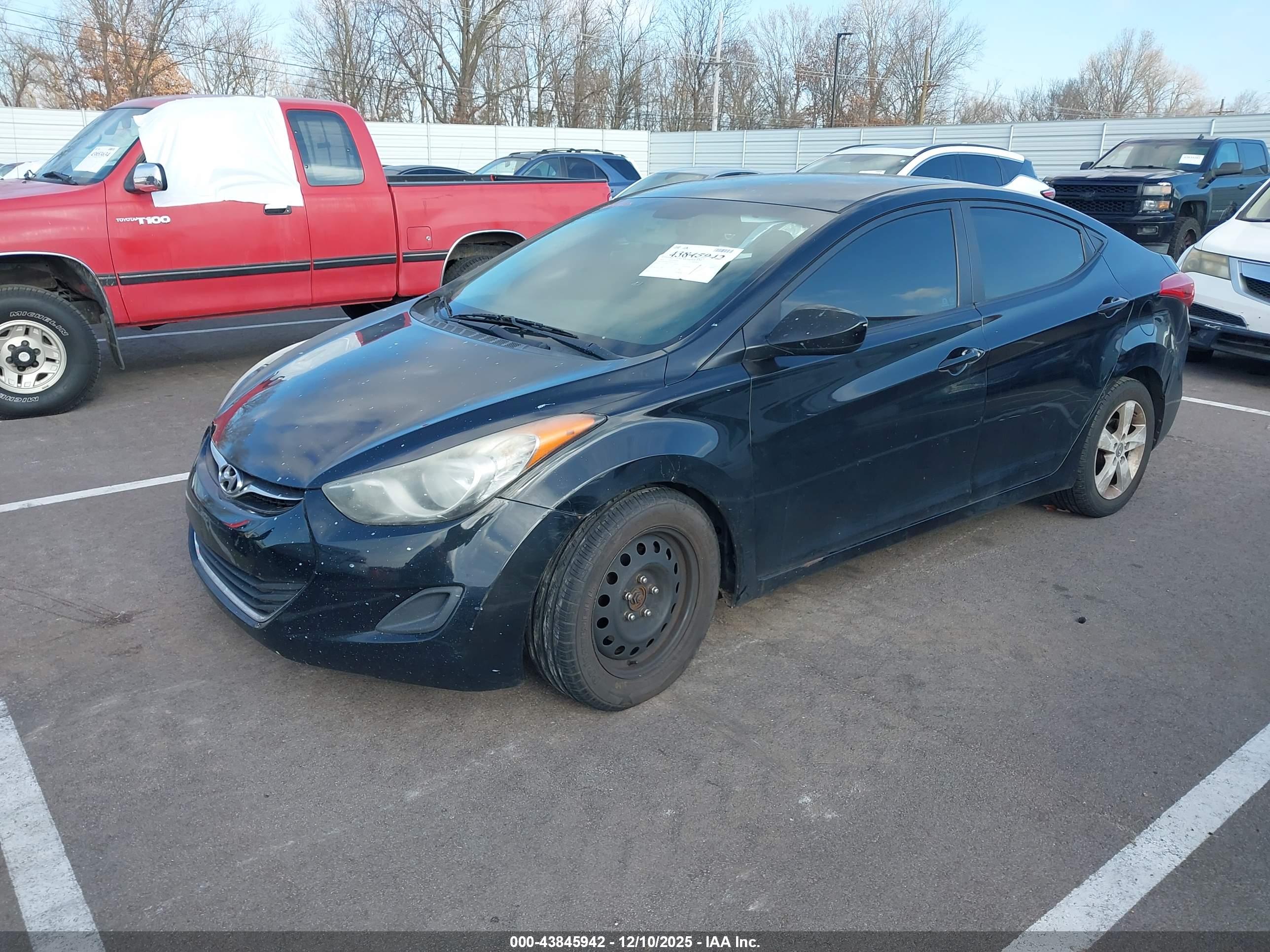 HYUNDAI ELANTRA image 2