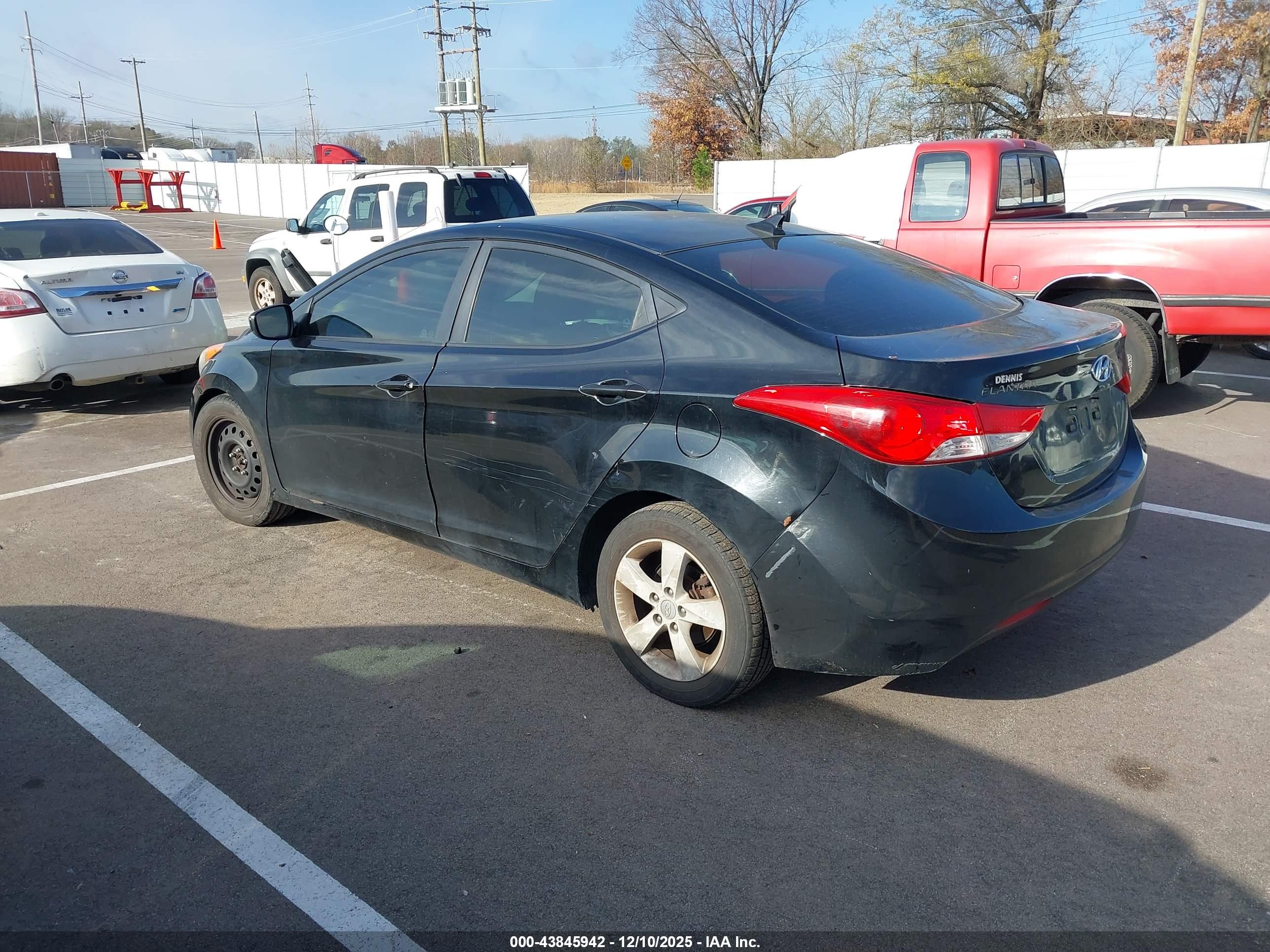 HYUNDAI ELANTRA image 3