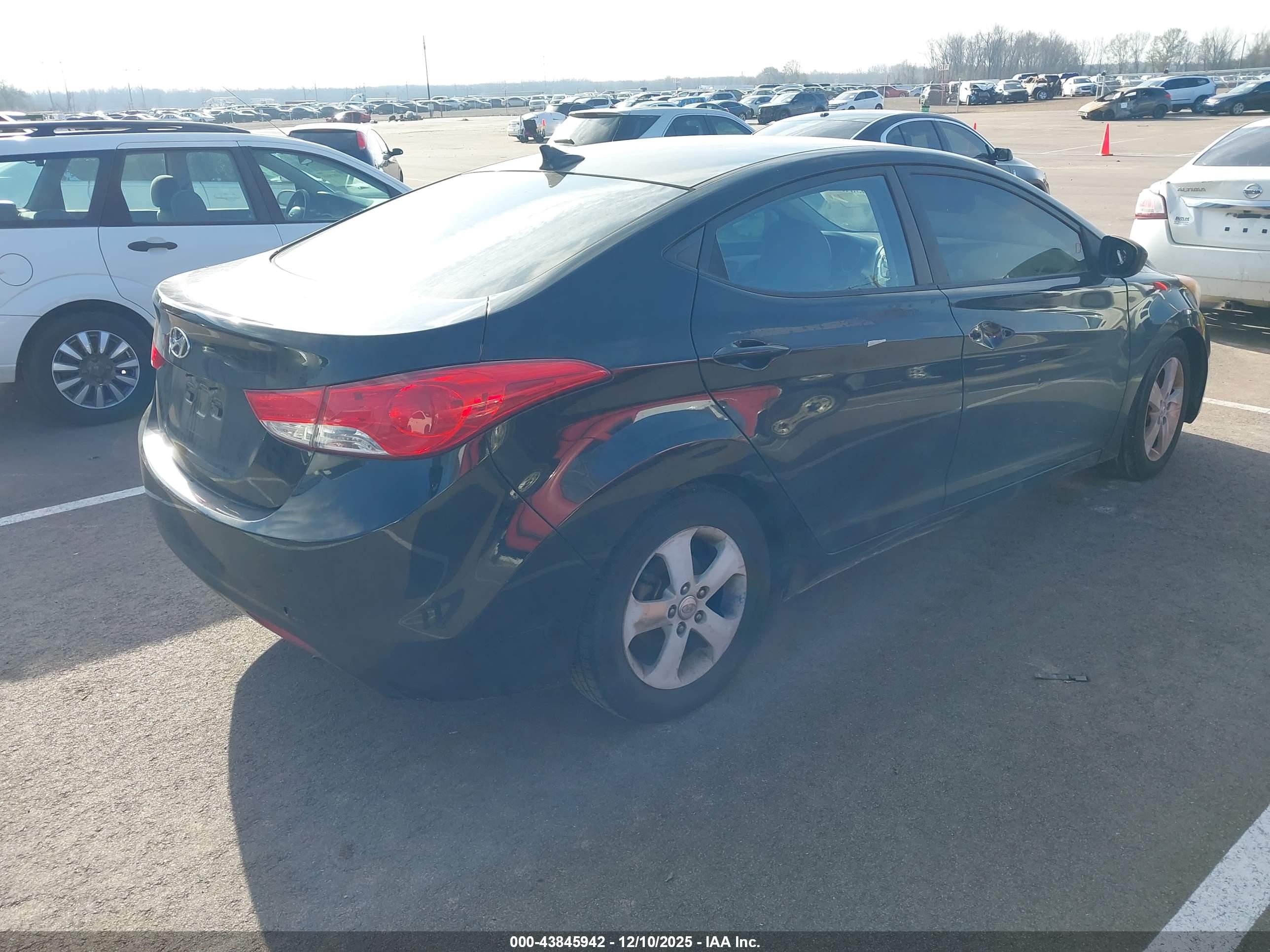 HYUNDAI ELANTRA image 4