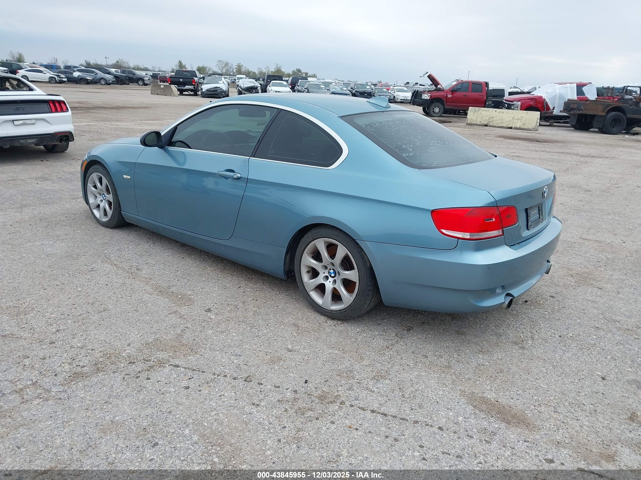 BMW 335I image 3