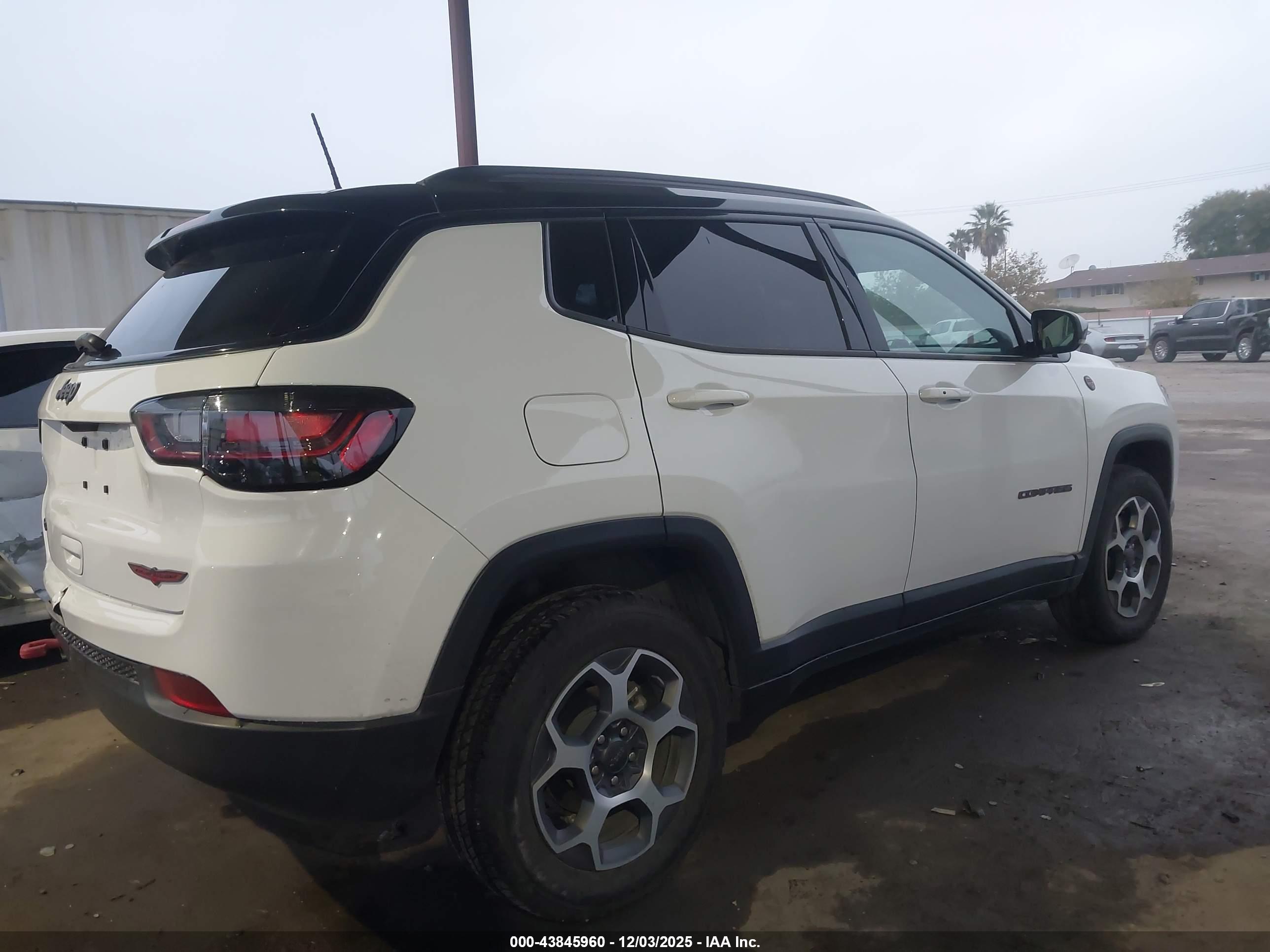 JEEP COMPASS image 4